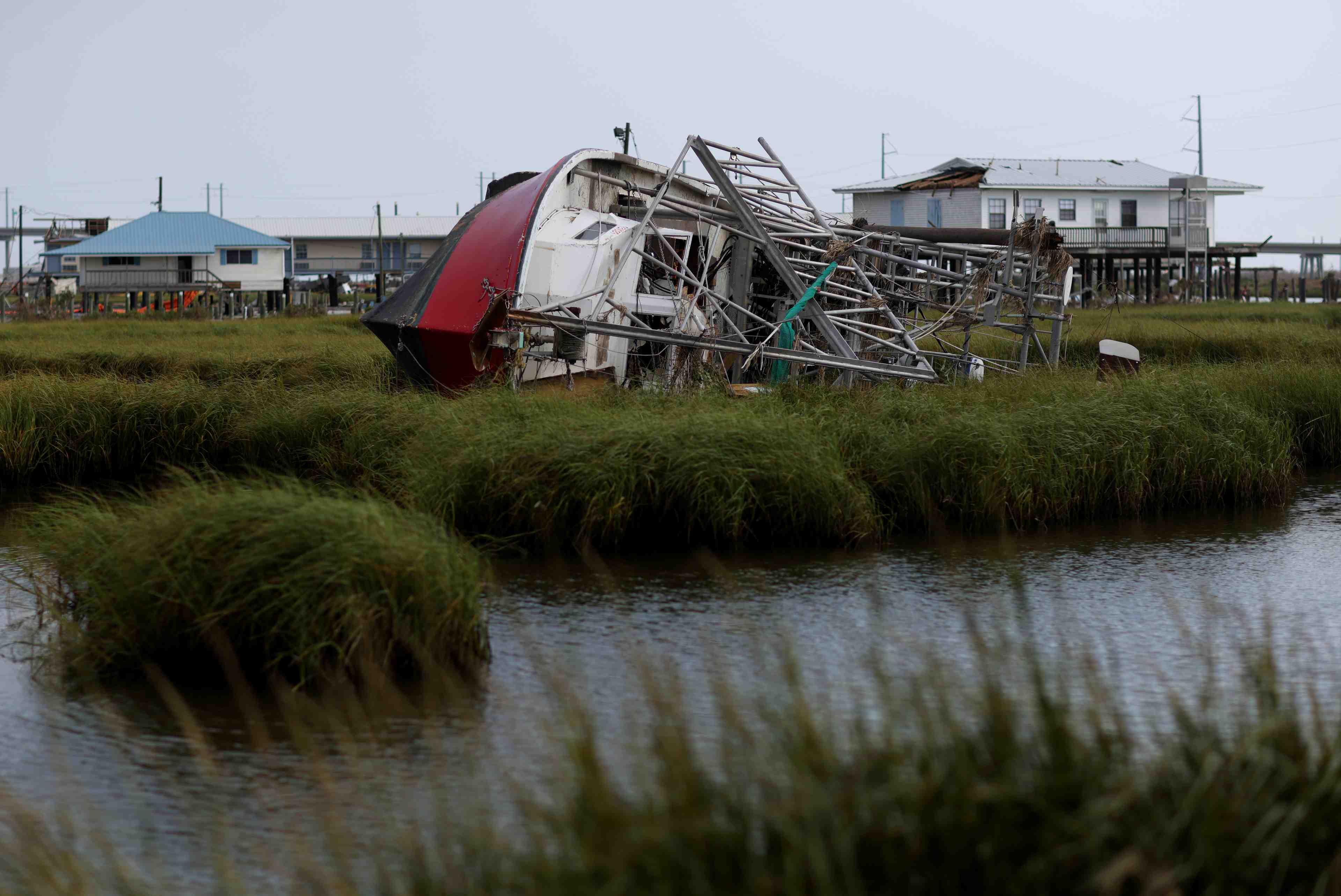 Usa: craintes d'une eventuelle maree noire en louisiane apres l'ouragan ida