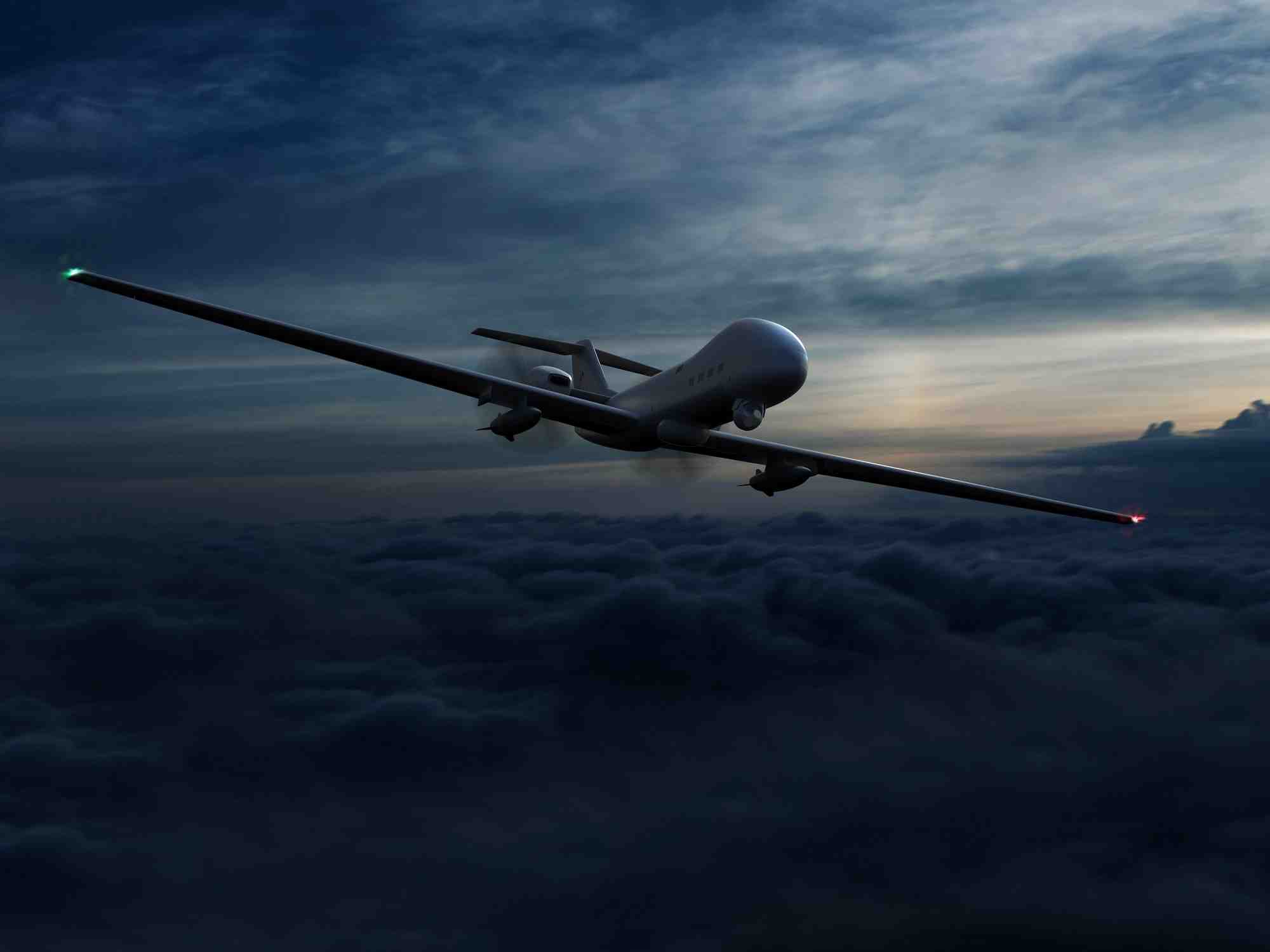 L'Eurodrone « conçu en commun entre les principales puissances européennes, représente par ailleurs l'archétype de la mauvaise coopération : trop cher (7 milliards d'euros annoncés), trop lourd (plus de dix tonnes), trop tardif (la techno dépassée quand les premiers exemplaires sortiront des chaînes) et par-dessus tout inutile à nos besoins (le maître d'ouvrage allemand a imposé une double propulsion et une certification aviation civile centre-Europe) » (Le groupe Mars)