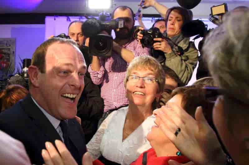 Le FN prend Hénin-Beaumont et espère d'autres victoires