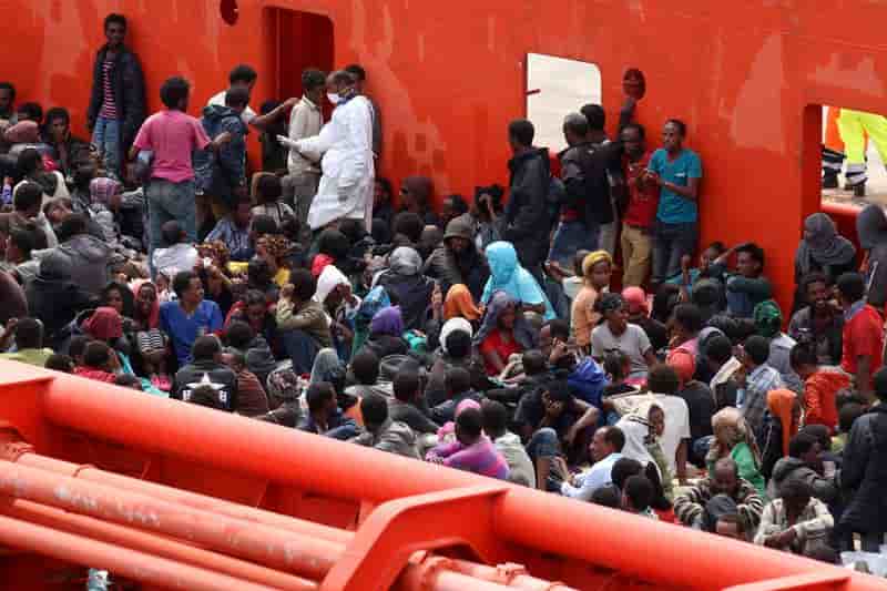 Plus de 2.500 immigrants secourus au large de la Sicile