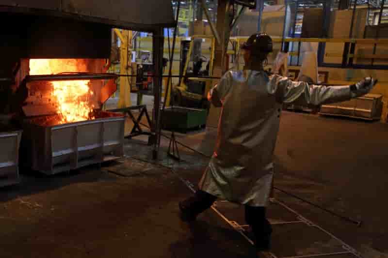 Net recul du poids du secteur manufacturier en france depuis 1970