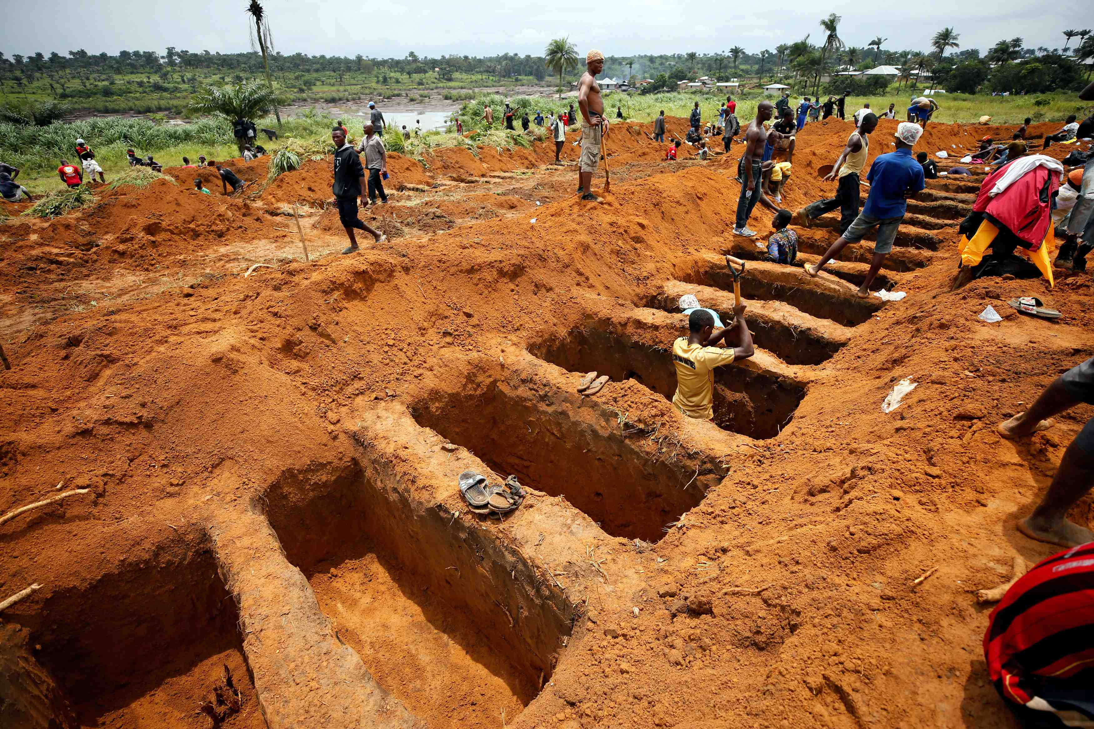 Inhumation de victimes du glissement de terrain en sierra leone
