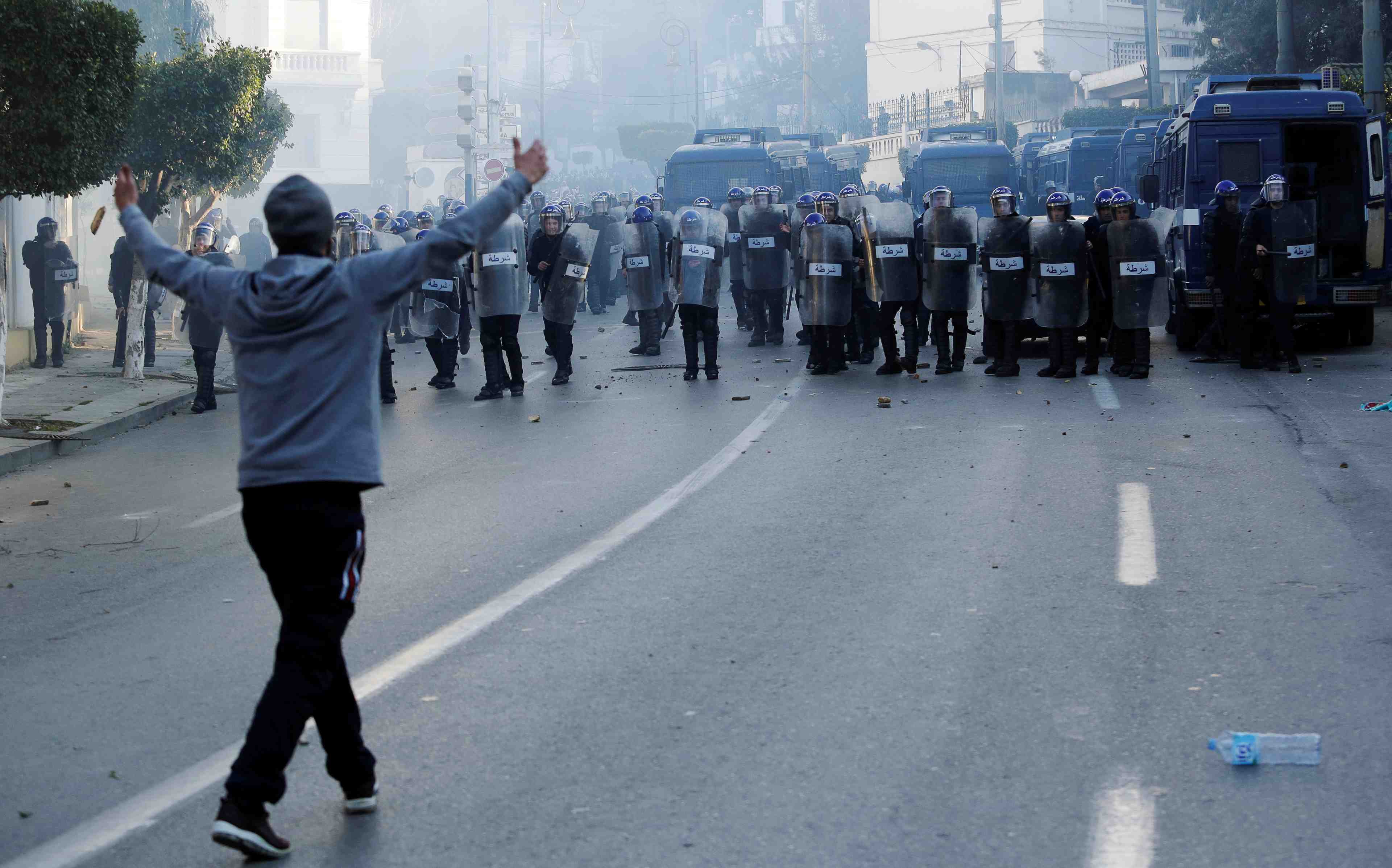 Troisieme jour de manifestation contre la candidature de bouteflika
