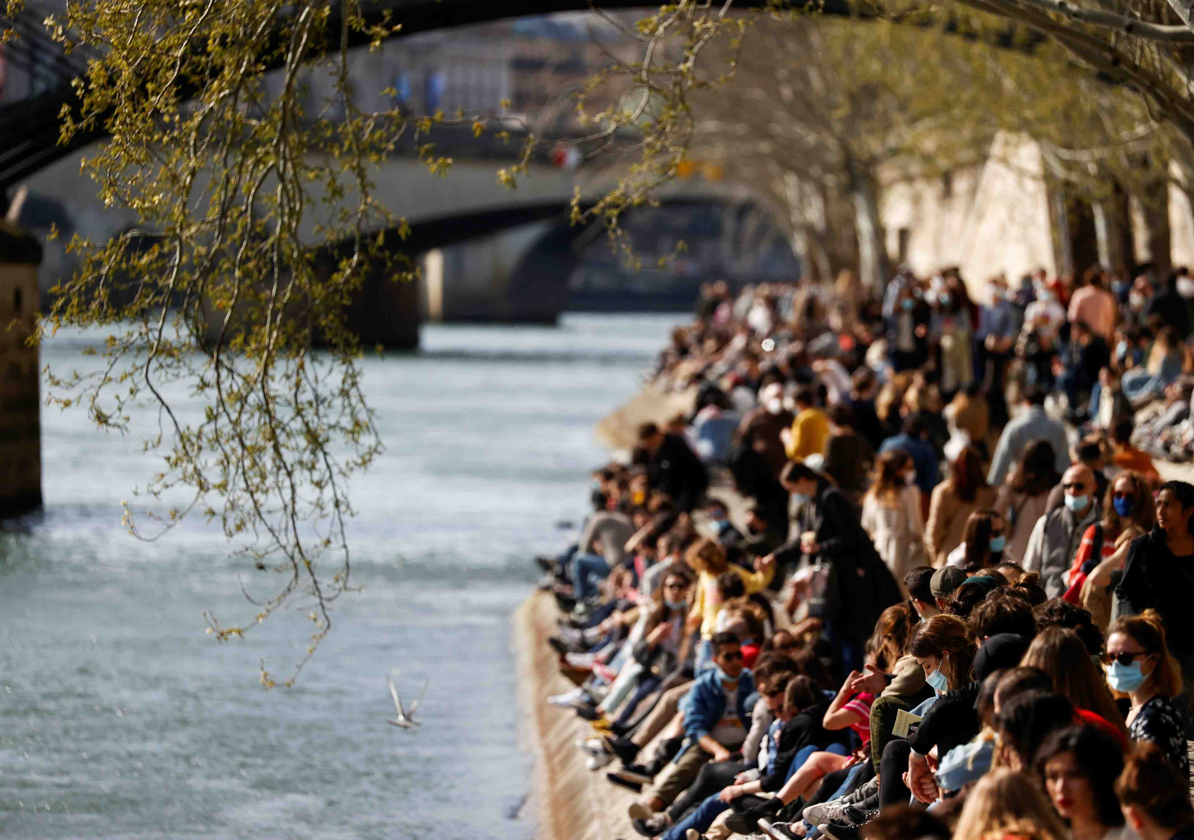 France: printemps et confinement, la difficile equation du gouvernement