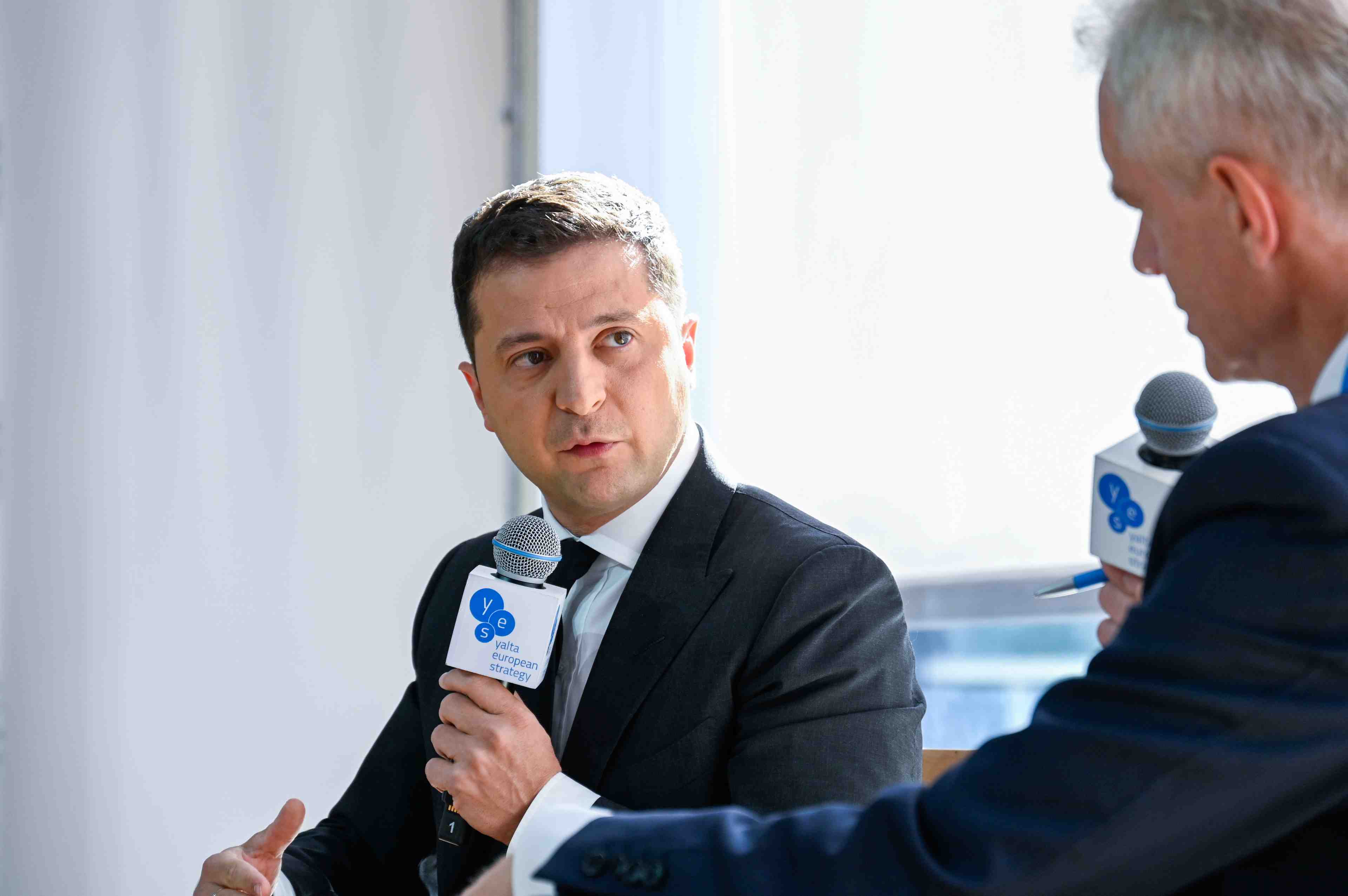 Une guerre avec la russie est une possibilite, dit le president ukrainien