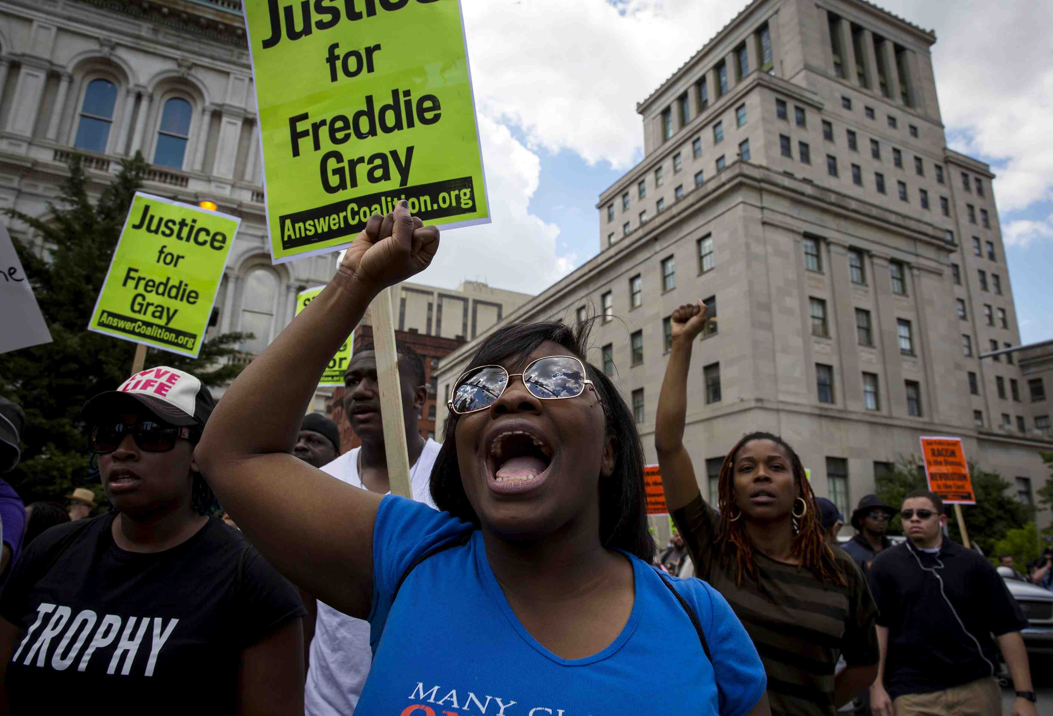 Six policiers poursuivis apres la mort de freddie gray a baltimore