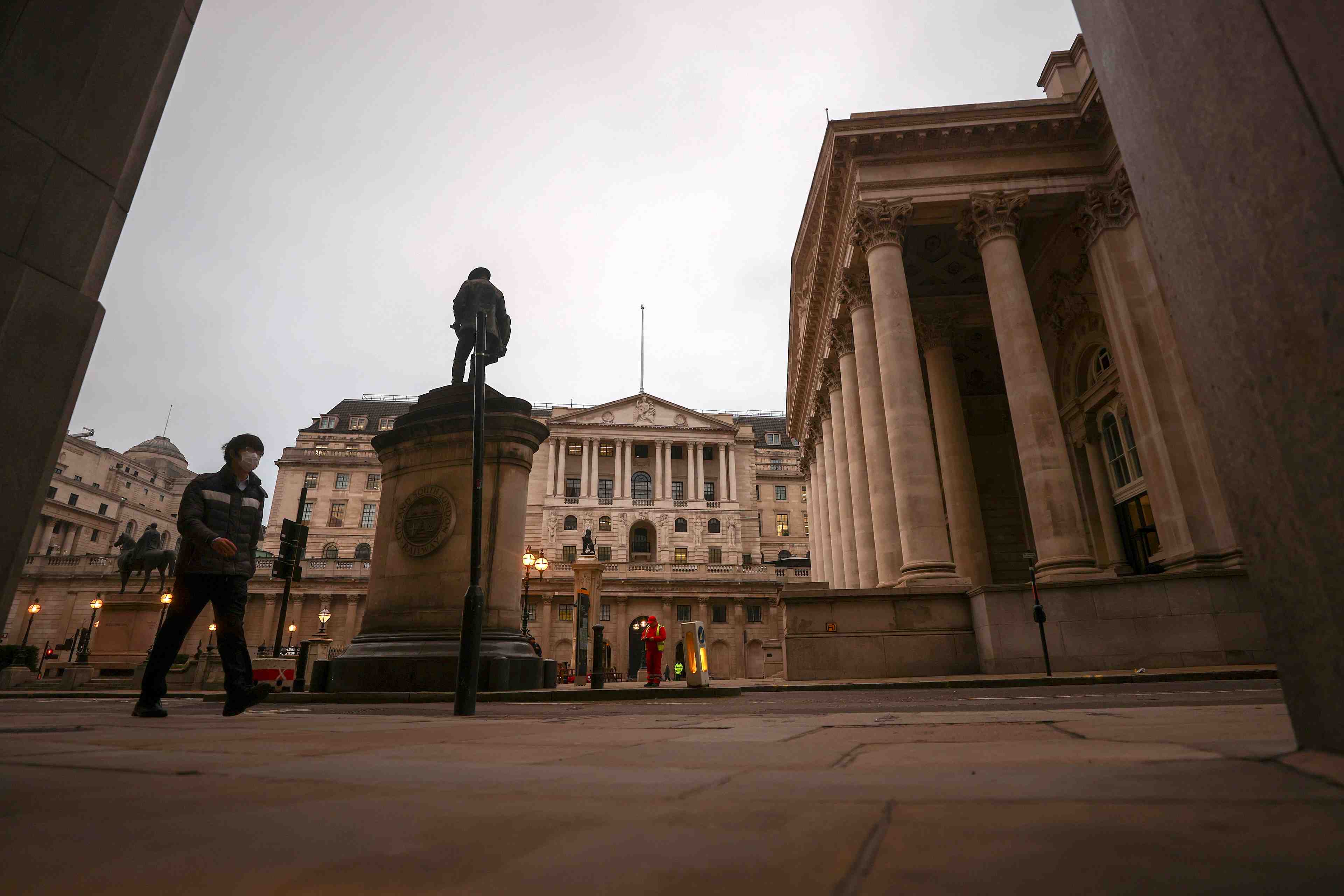 Gb: la banque d'angleterre laisse sa politique monetaire inchangee