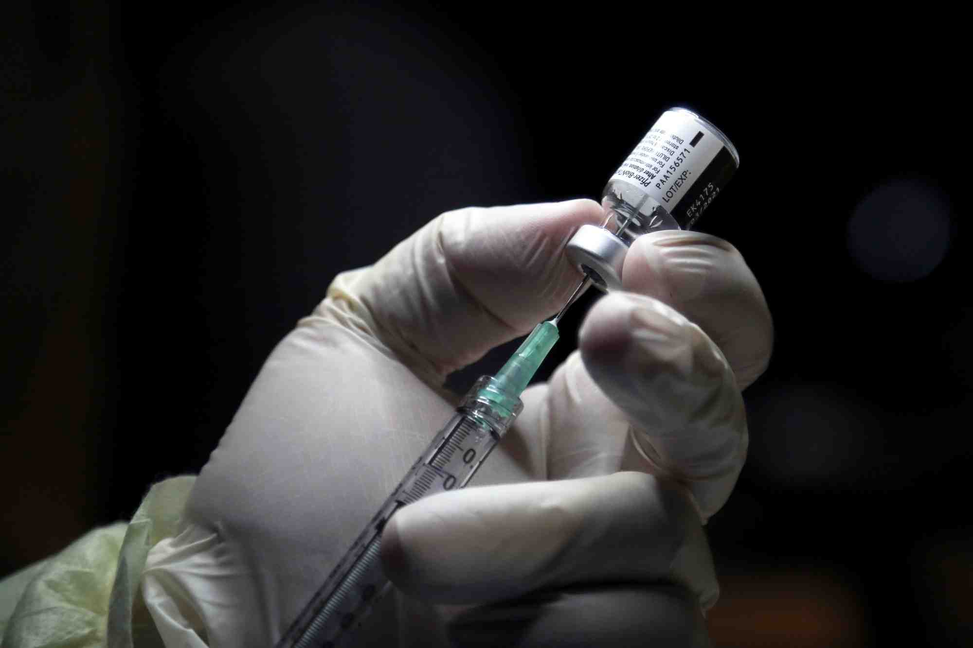 Coronavirus: la commission europeenne autorise le vaccin pfizer-biontech