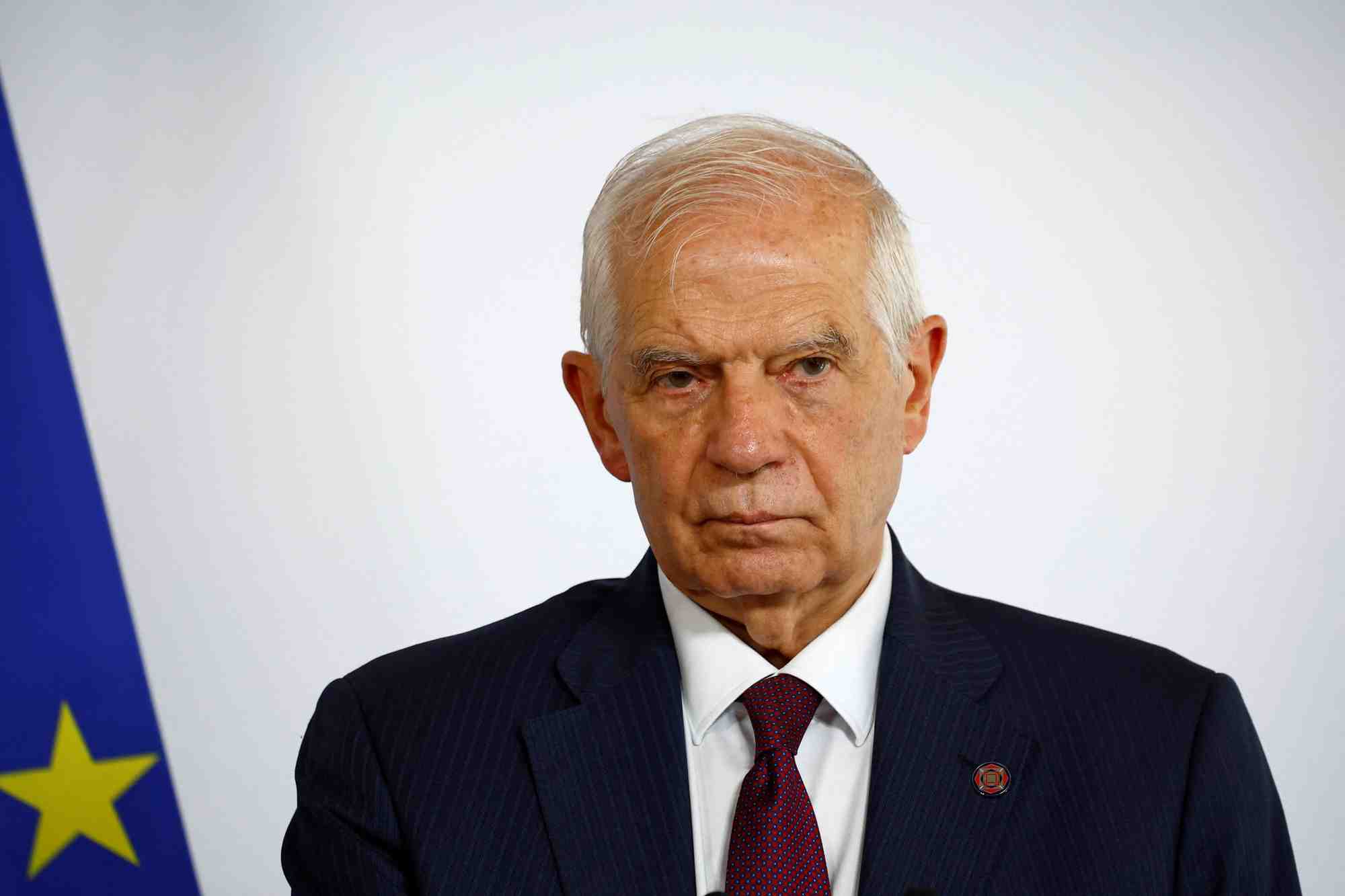 Le haut representant de l'ue pour les affaires etrangeres et la politique de securite , josep borrell, participe a une conference de presse a paris