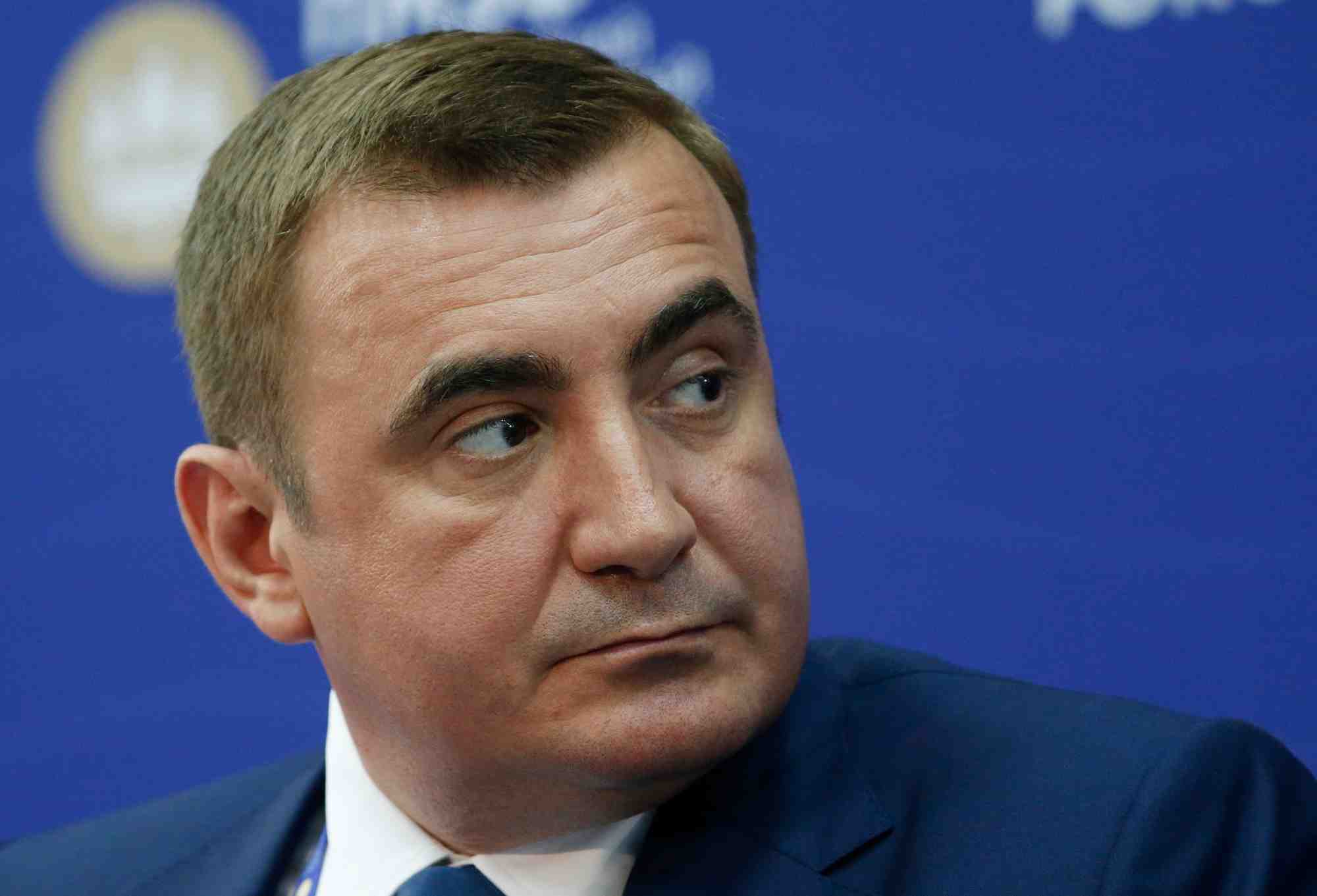 Alexei dioumine, lors d'une session au forum economique international de saint-petersbourg
