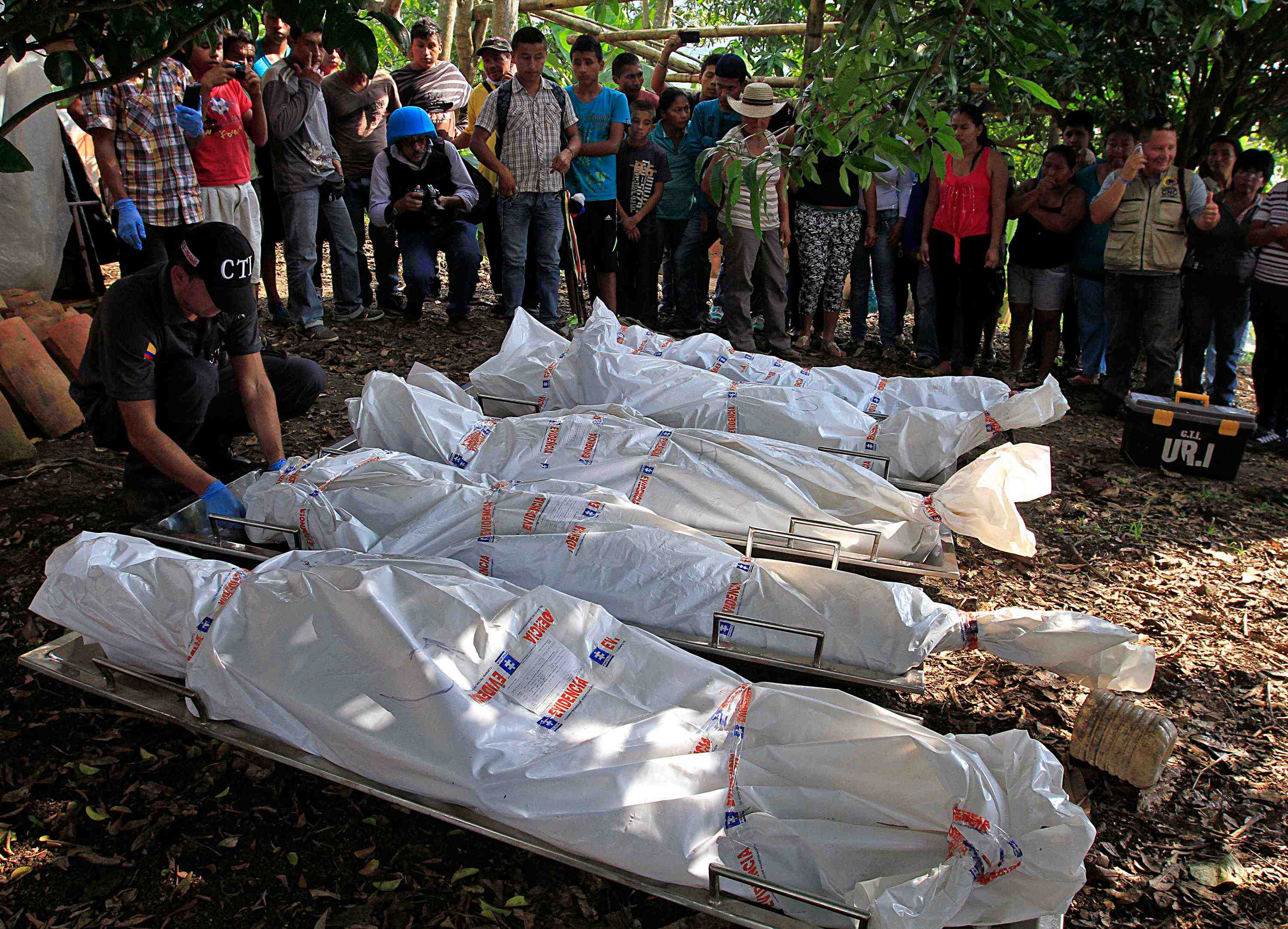 Les rebelles des farc tuent huit soldats et policiers en colombie