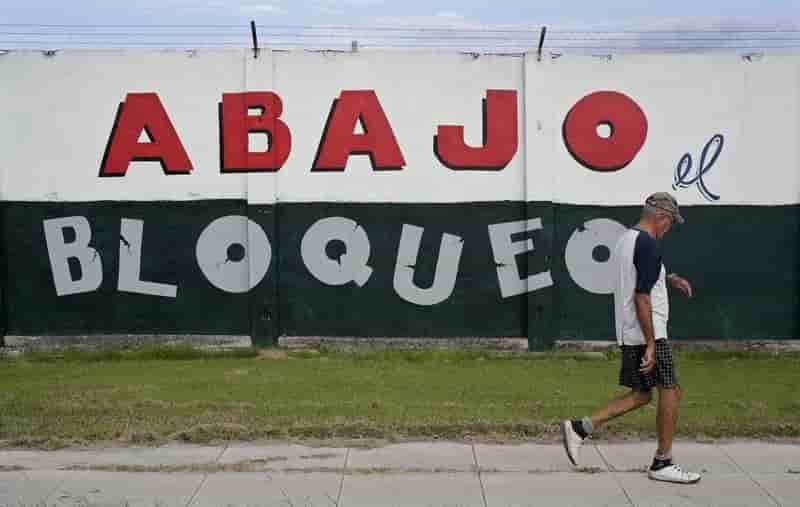Hollande plaide pour une levee de l'embargo contre cuba