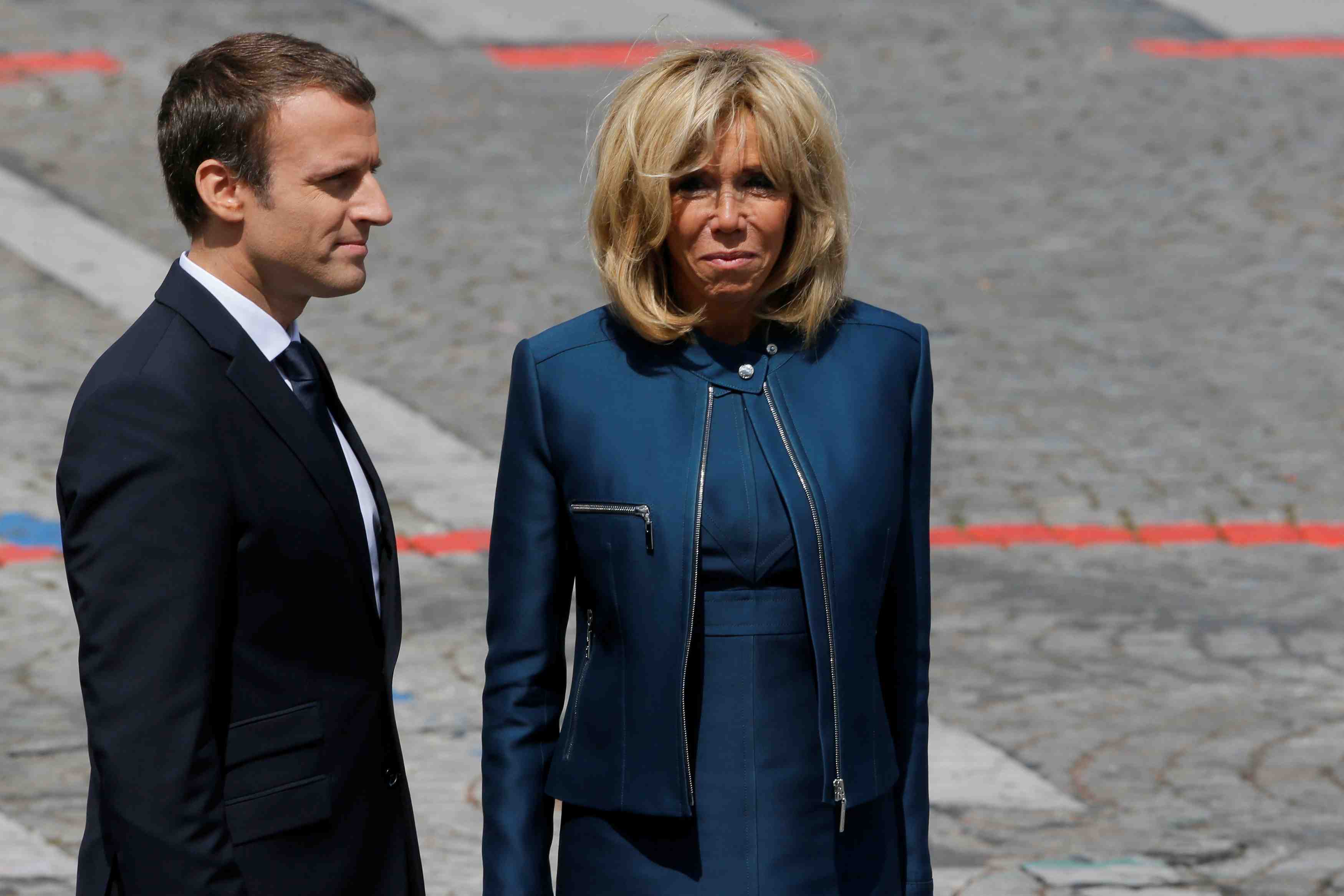 200.000 personnes denoncent le statut de "premiere dame"
