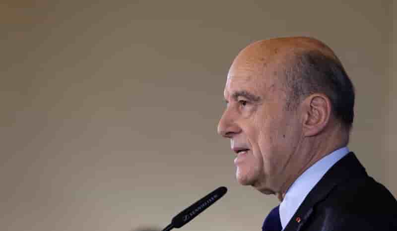 Juppe apprecie que macron "mouille sa chemise" en diplomatie