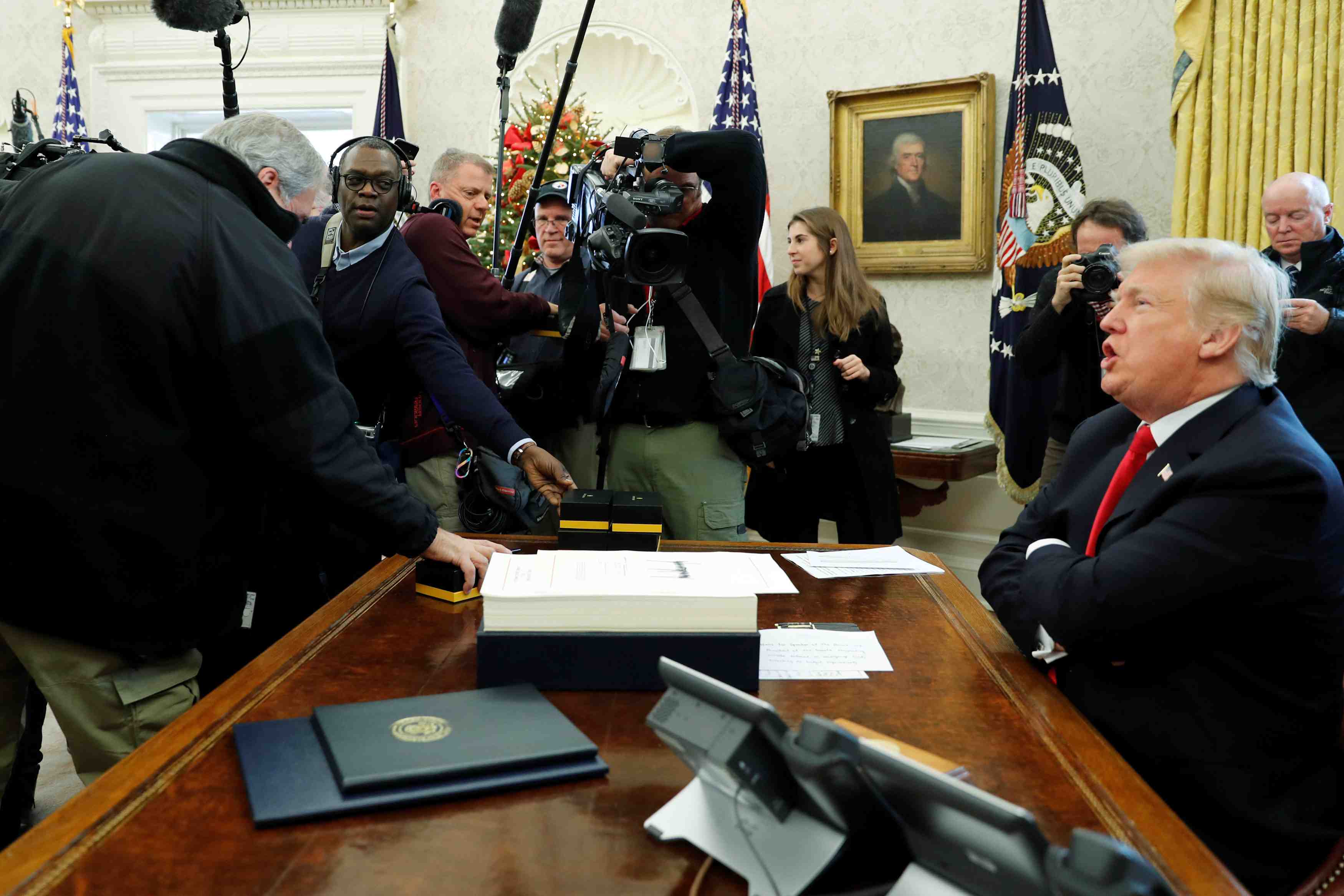 Refugies: la justice us annule partiellement les restrictions de trump