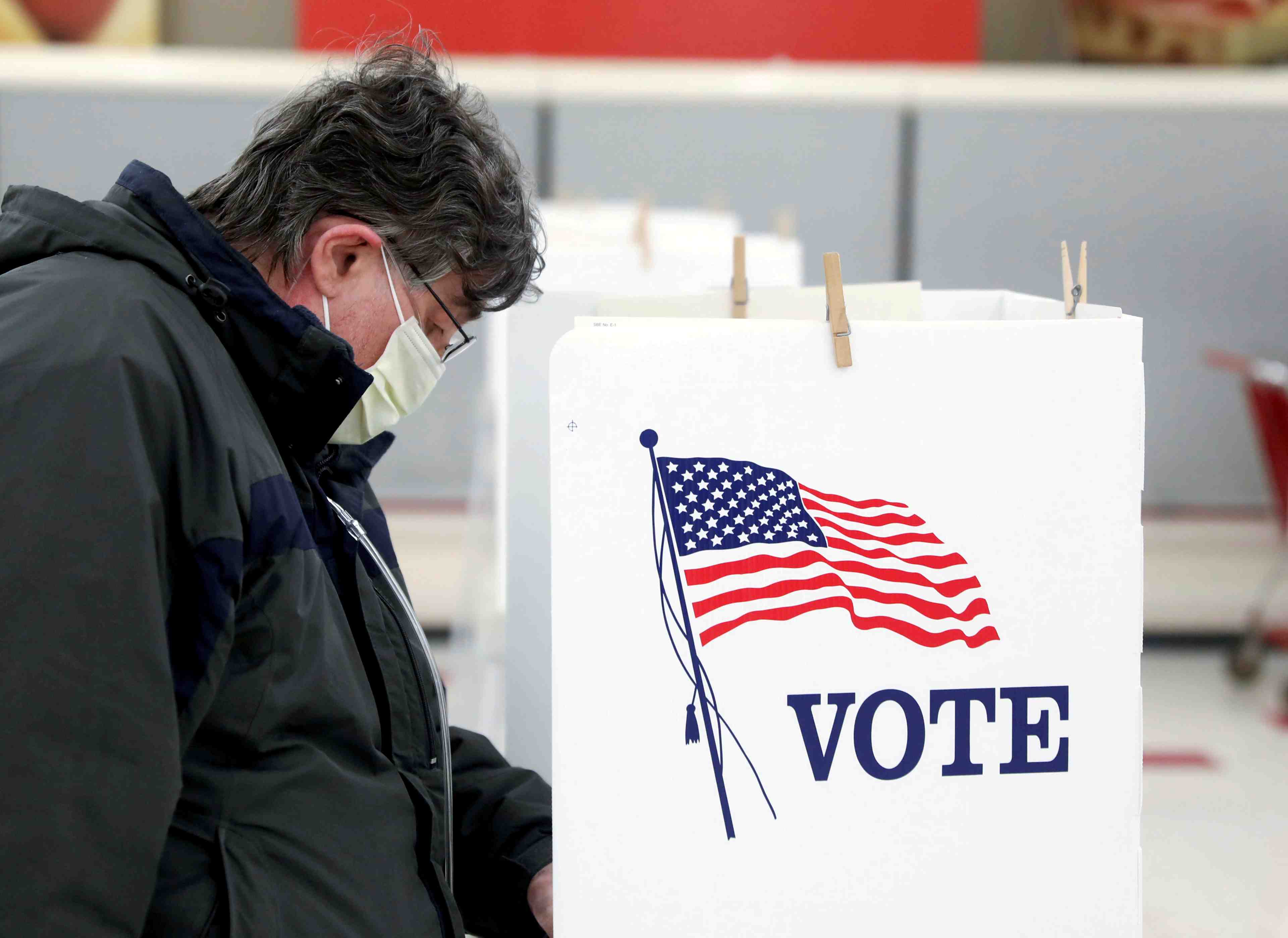 Le coronavirus bouleverse la campagne electorale aux etats-unis