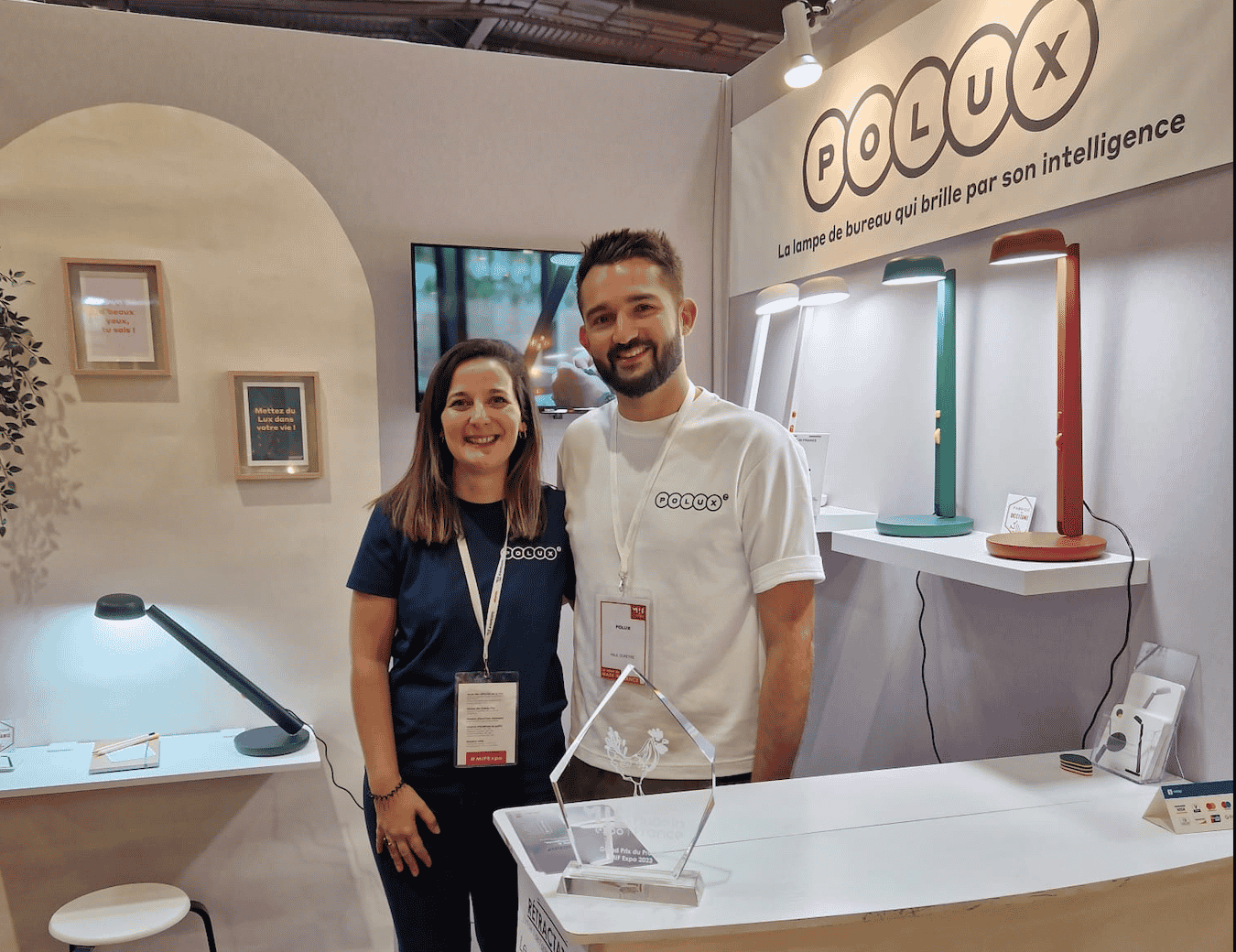 Polux veut séduire les entreprises avec sa lampe de bureau intelligente.