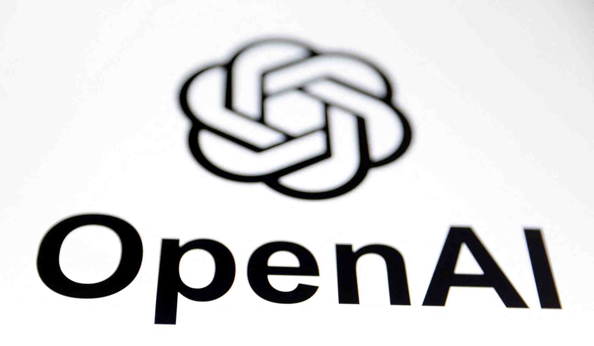 La première puce d'OpenAI, bien que capable d'entraîner et d'exécuter des modèles d'intelligence artificielle, sera au départ déployée à une échelle limitée.
