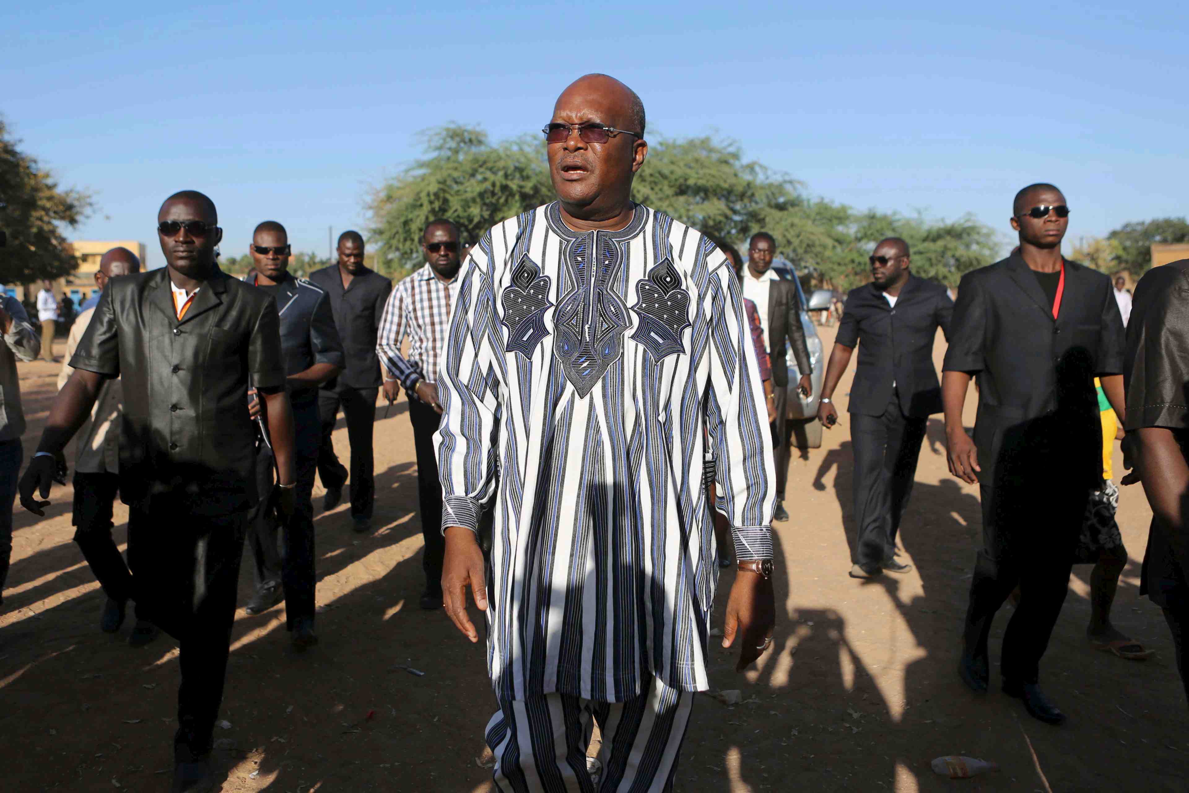 Le president du burkina faso roch marc kabore prete serment