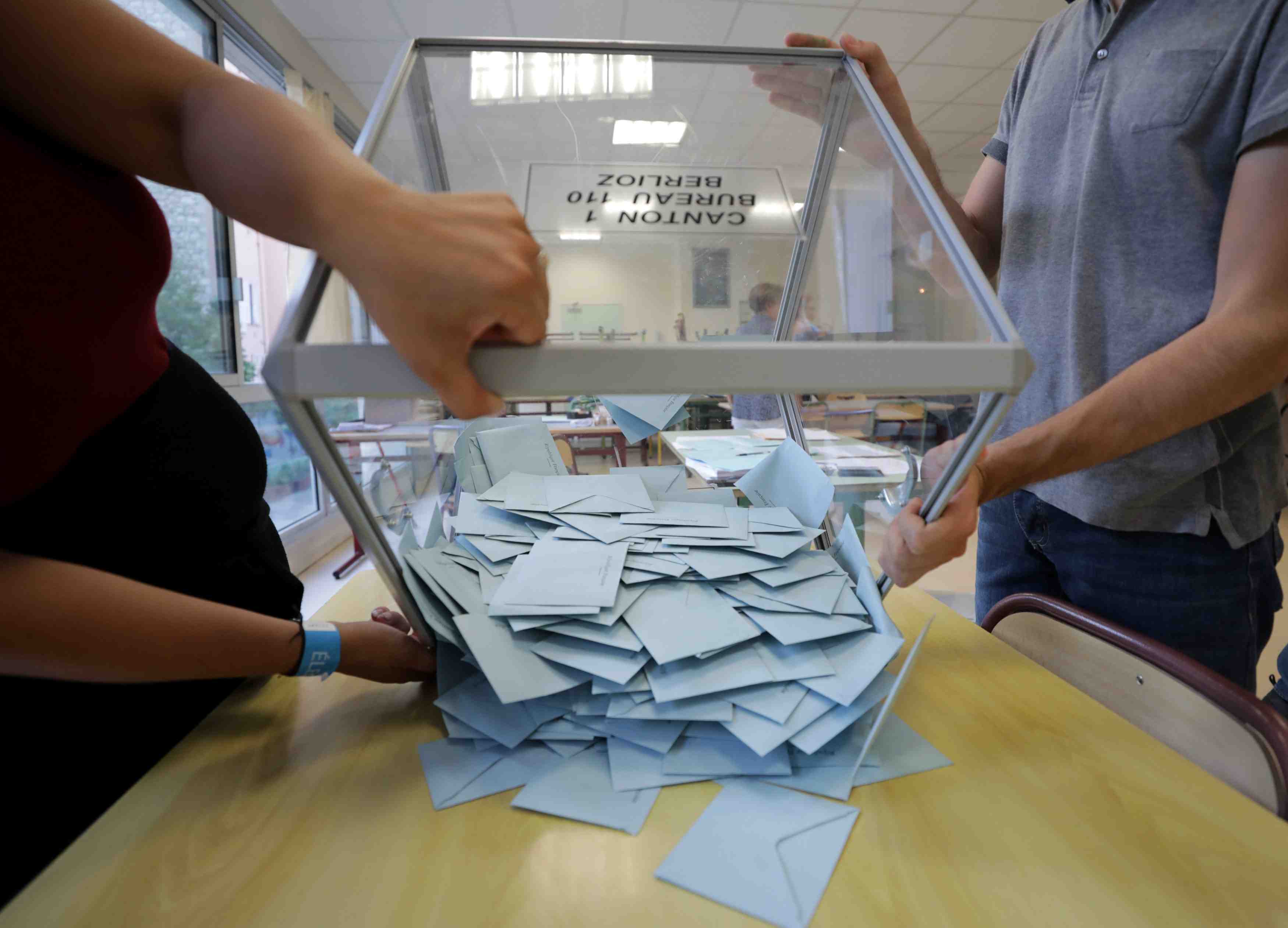 Castaner: le gouvernement repondra a la france qui s'est abstenue