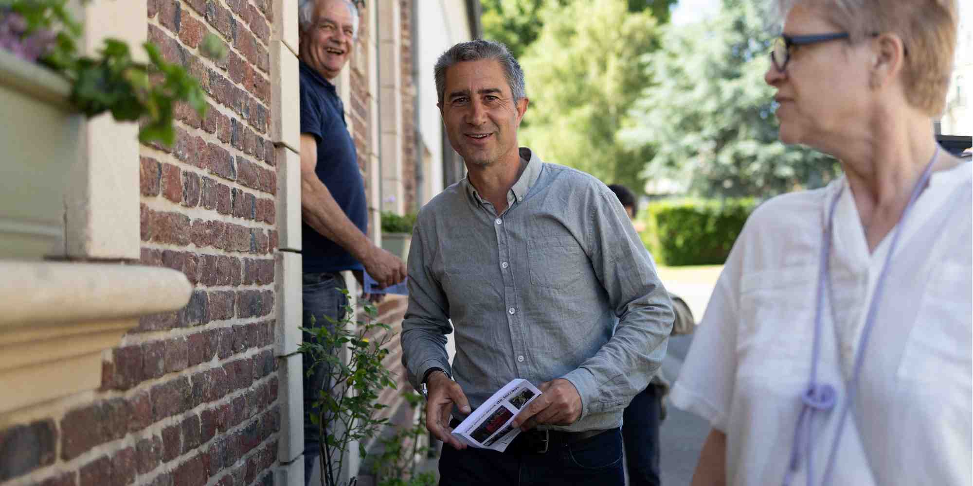 En campagne à Flixecourt (Somme), vendredi.