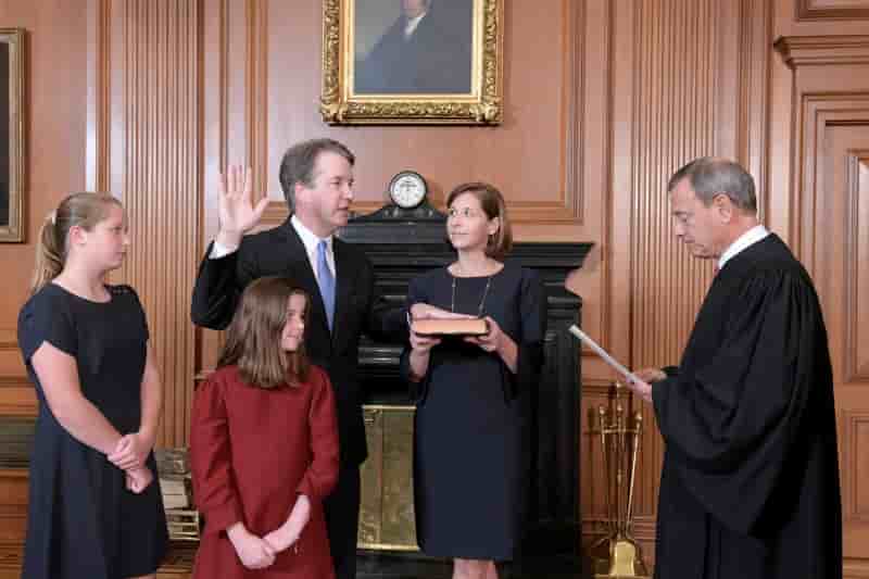 Le juge brett kavanaugh intronise a la cour supreme des etats-unis