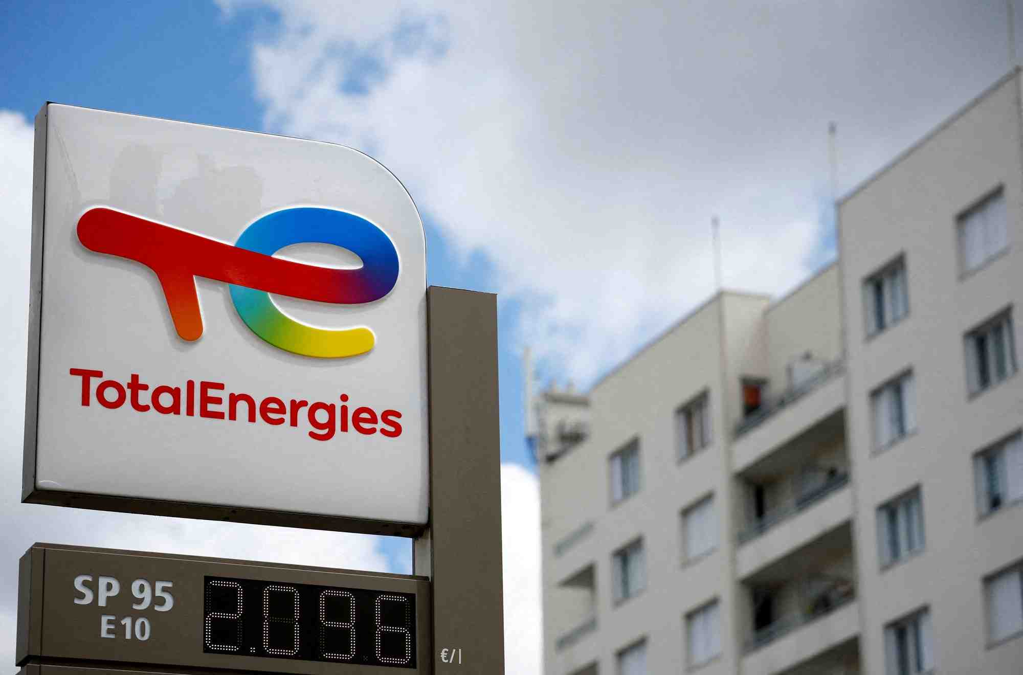 Totalenergies dement de nouveau fournir du kerosene a l'armee russe