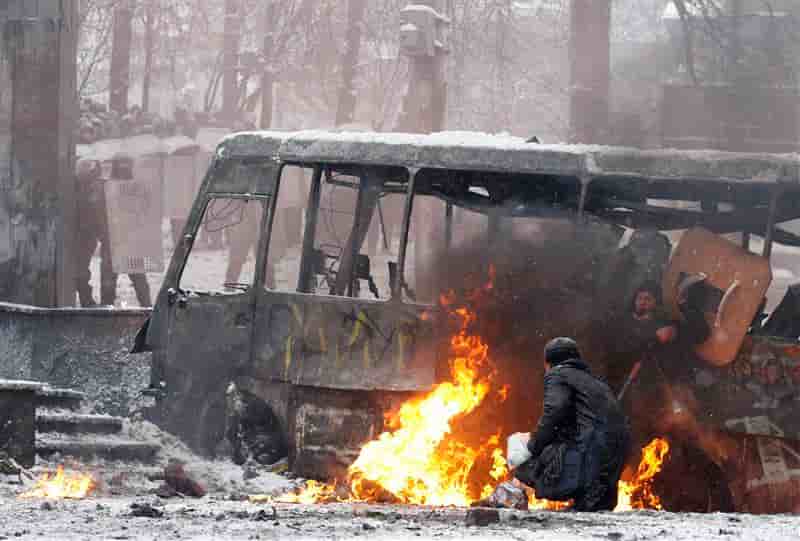 Nouveaux heurts à Kiev, les manifestants annoncent un mort