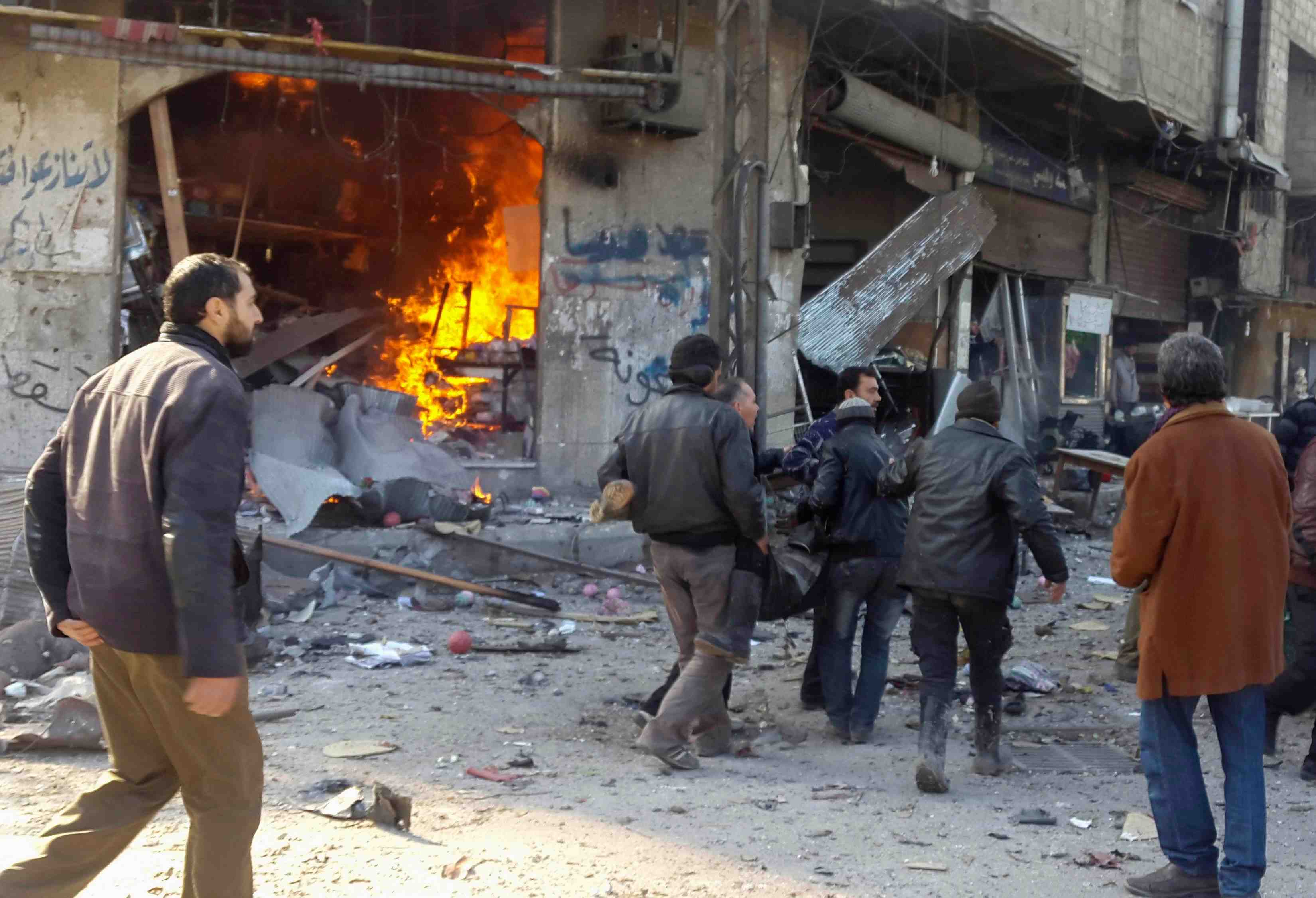 Une trentaine de morts apres une frappe de l’aviation syrienne pres de damas