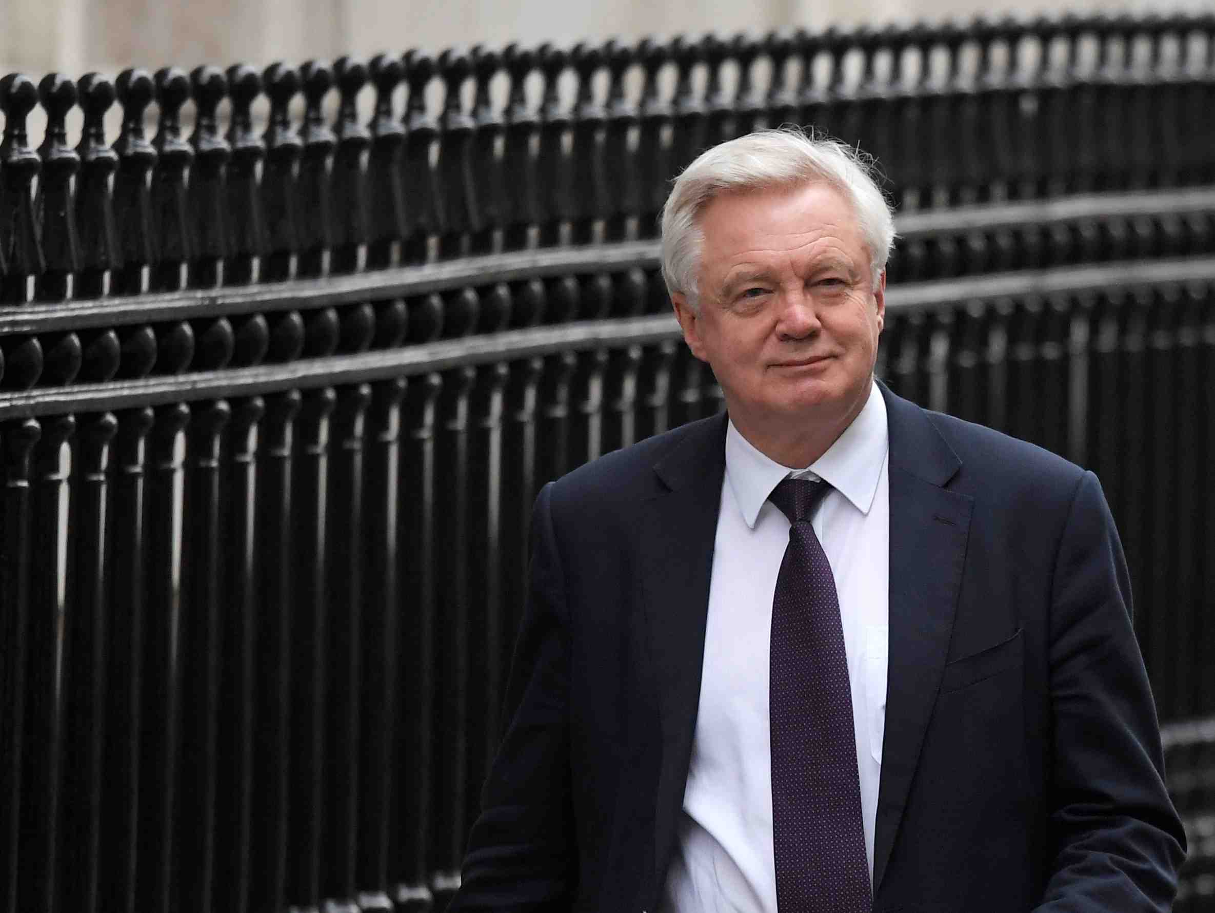 Davis: londres exclut le retour d'une frontiere physique en irlande