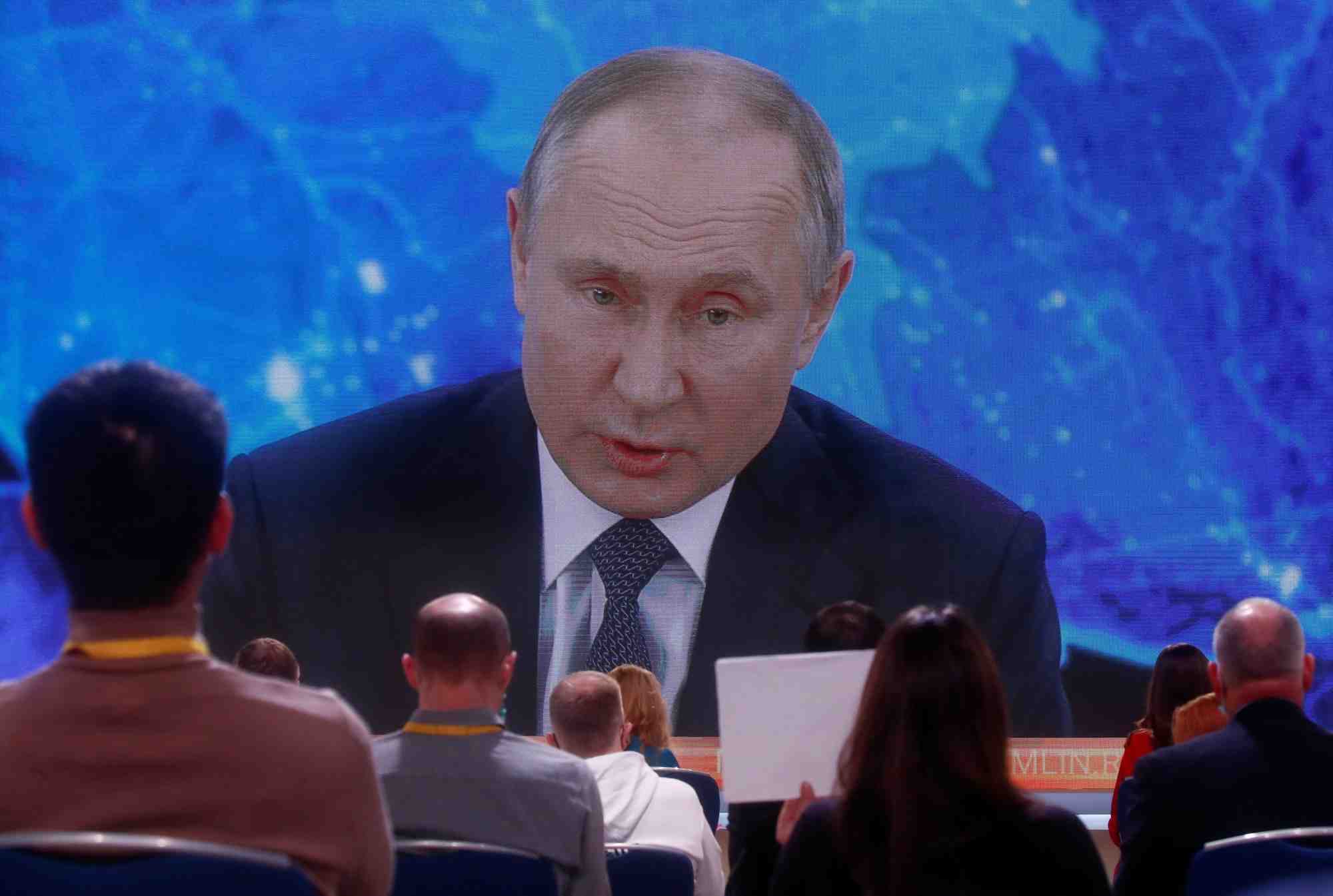 L'enquete sur les empoisonneurs presumes de navalny : une "ruse" pour attaquer la russie, dit poutine