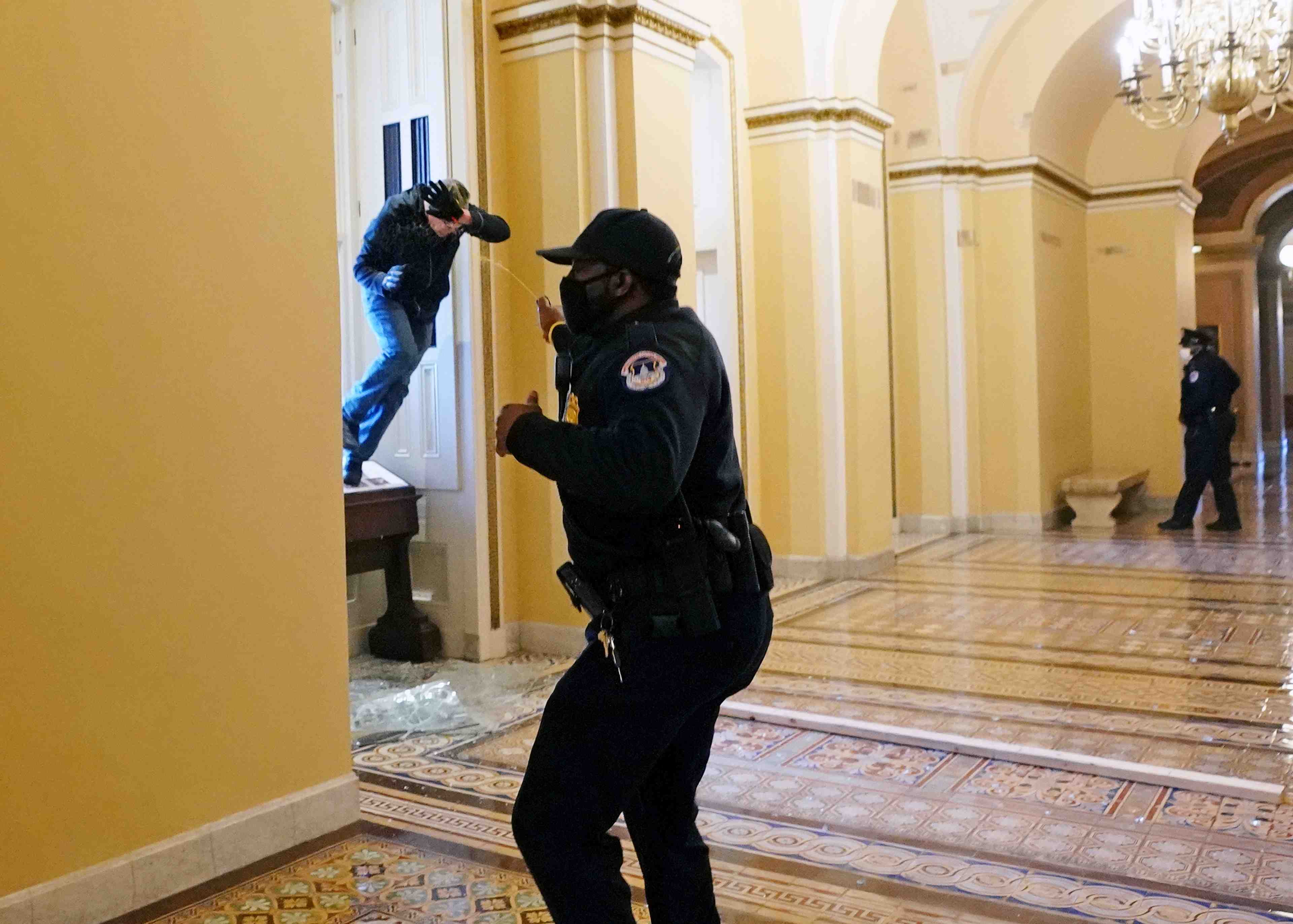 Scenes de chaos a washington, trump appelle ses partisans a rester pacifiques