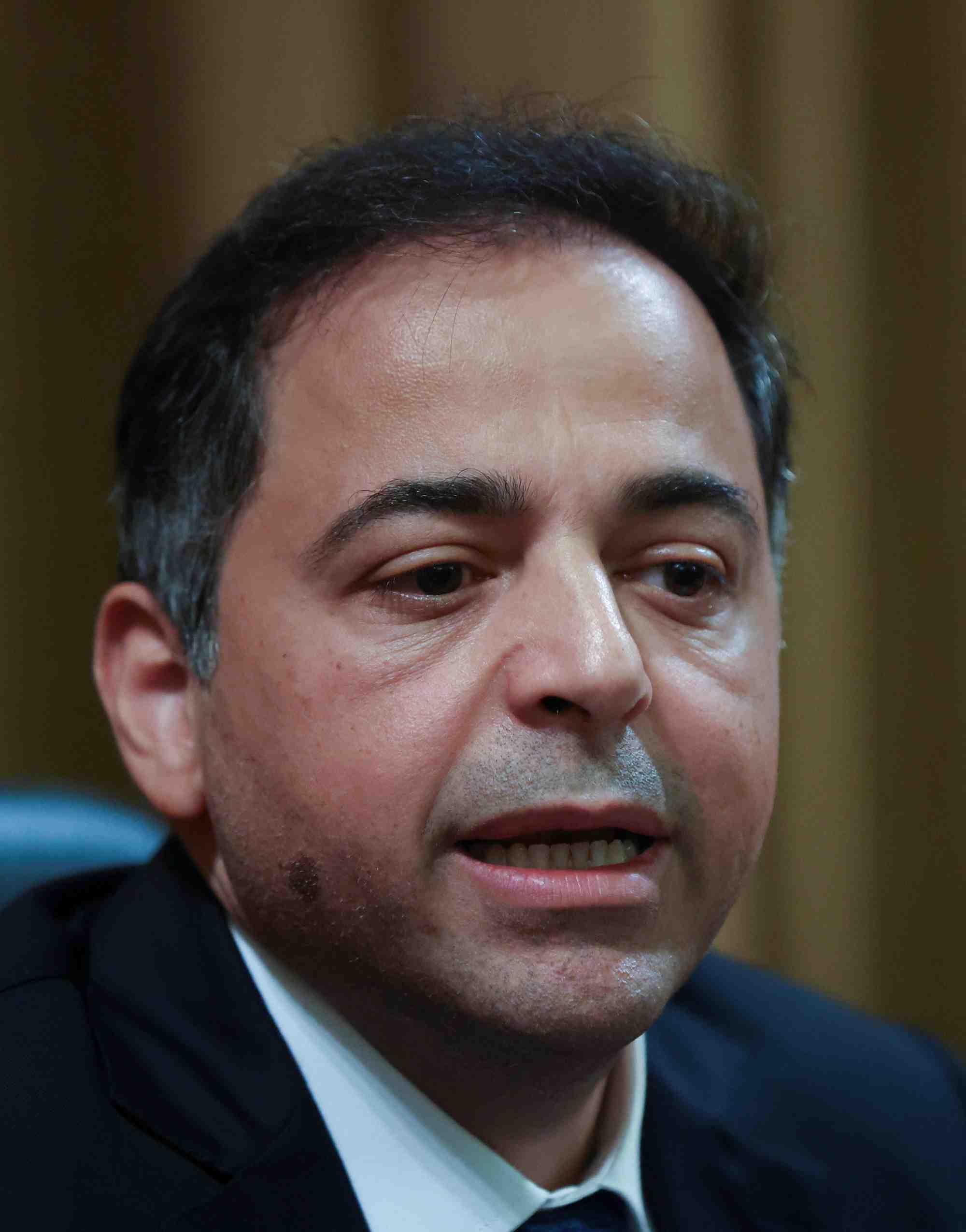 Wassim mansouri, premier vice-gouverneur de la banque centrale du liban, participe a une conference de presse dans le batiment de la banque centrale du liban a beyrouth