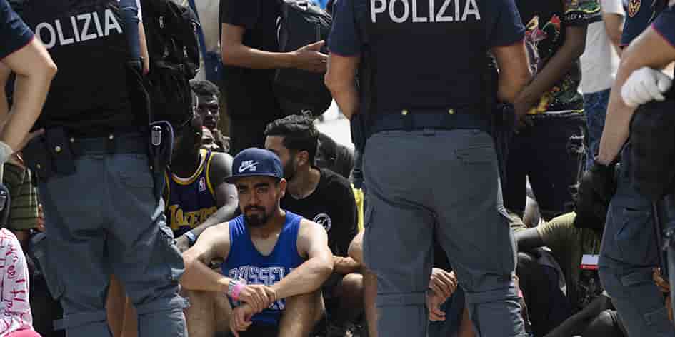 Des migrants à Lampedusa (Italie), le 16 septembre.