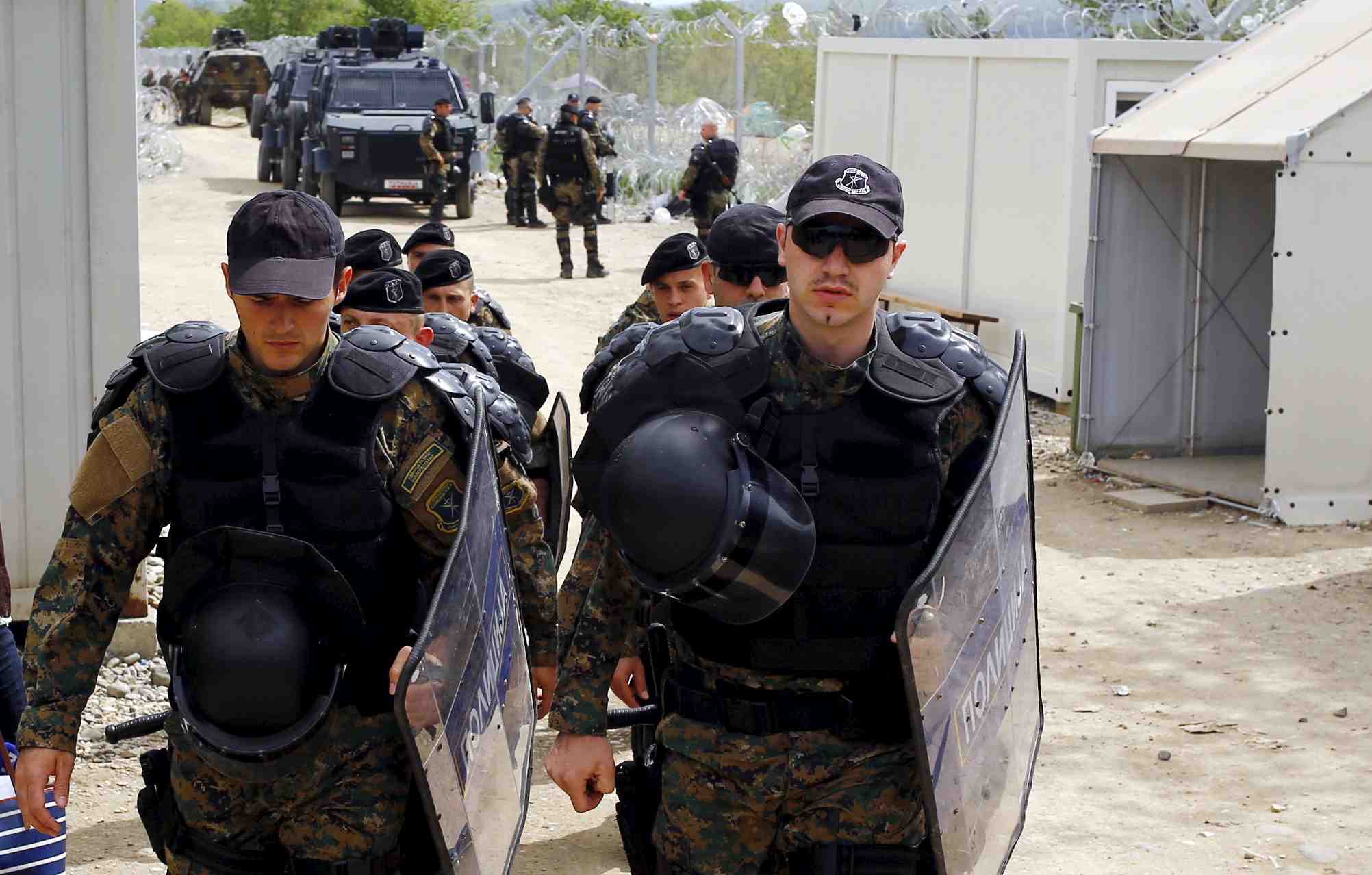 Echauffourees entre migrants et la police macedonienne