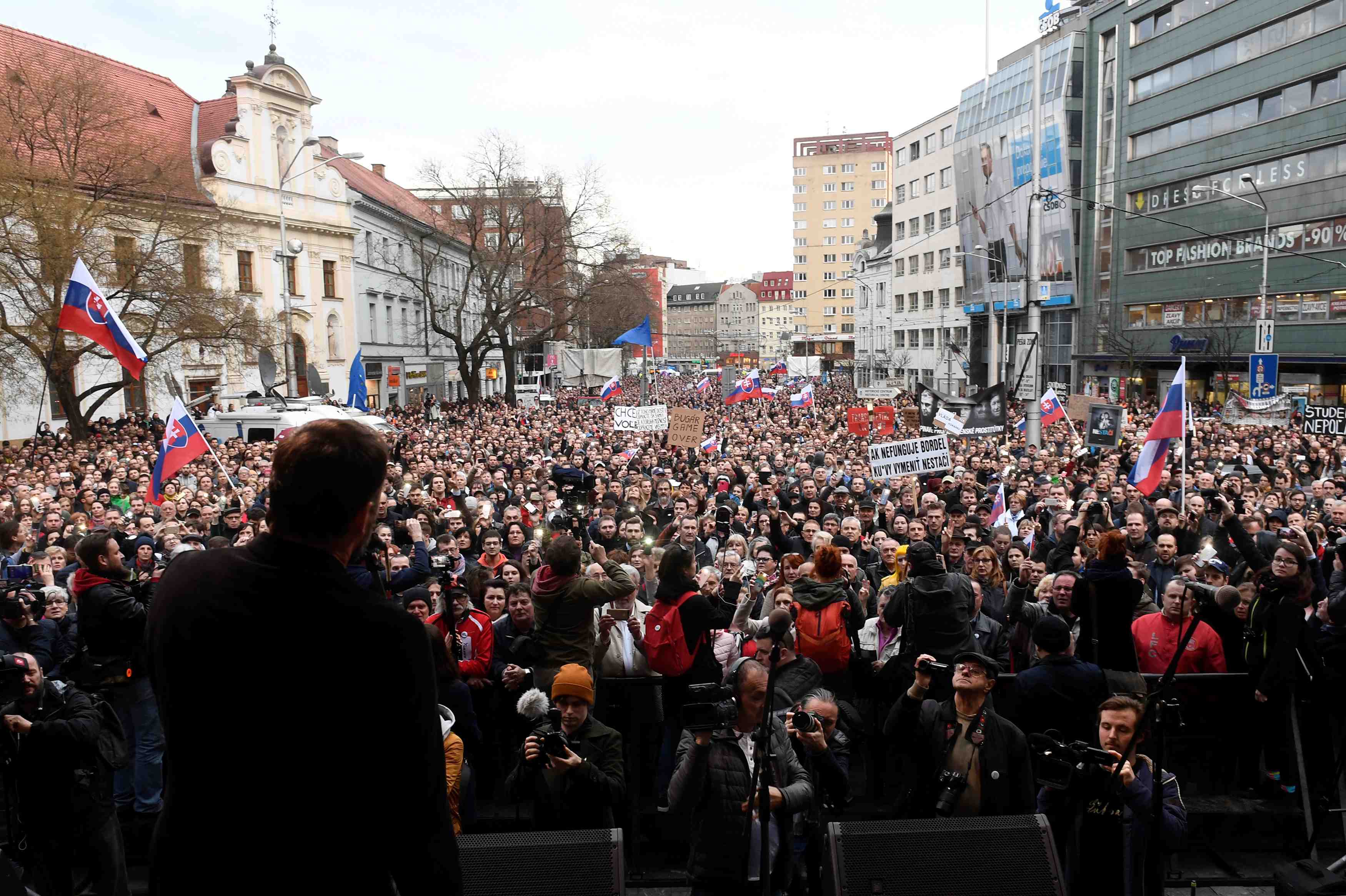 Les slovaques dans la rue pour exiger le depart du chef de la police