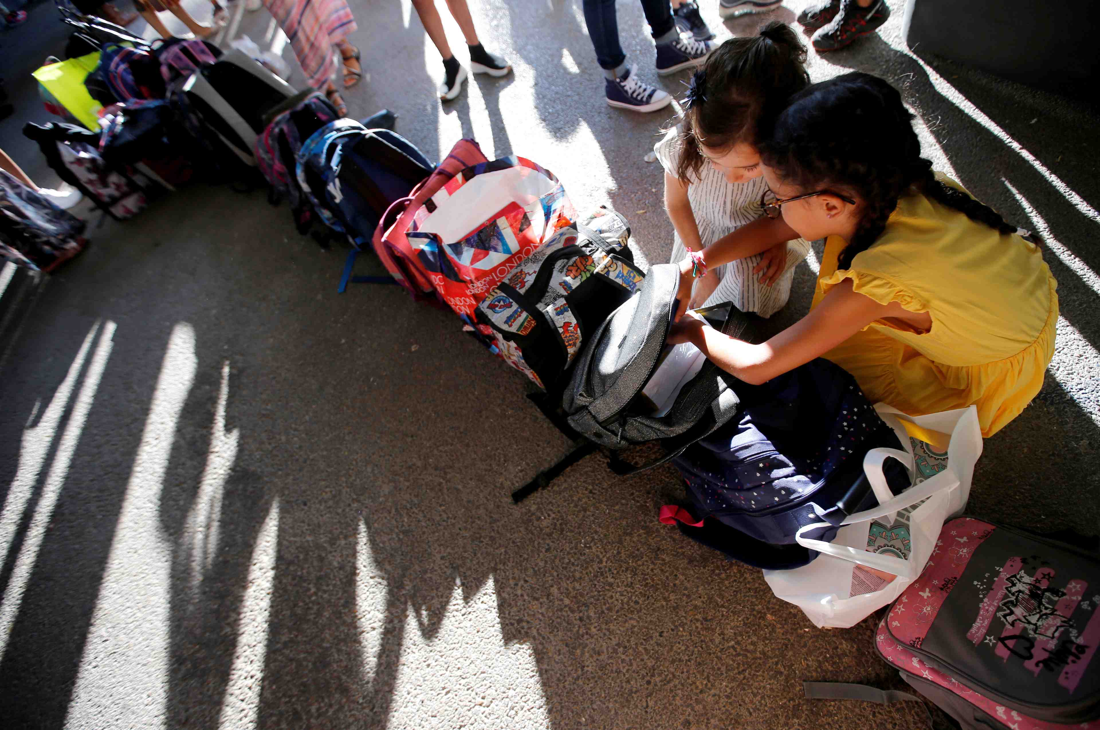 Coronavirus: pres de 2.000 eleves pries de rester chez eux, annonce blanquer