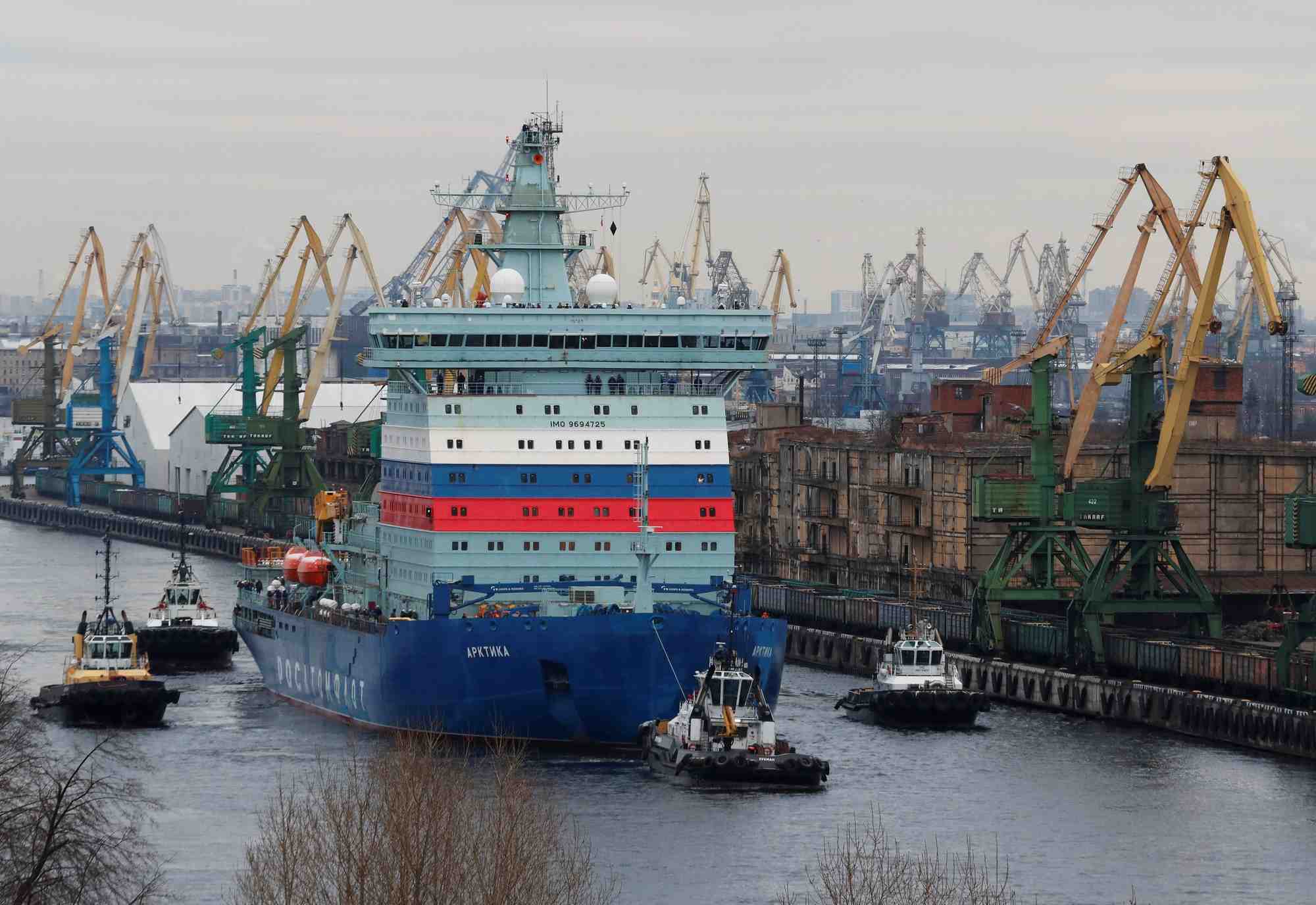 La russie vante la voie maritime de l'arctique apres le blocage du canal de suez