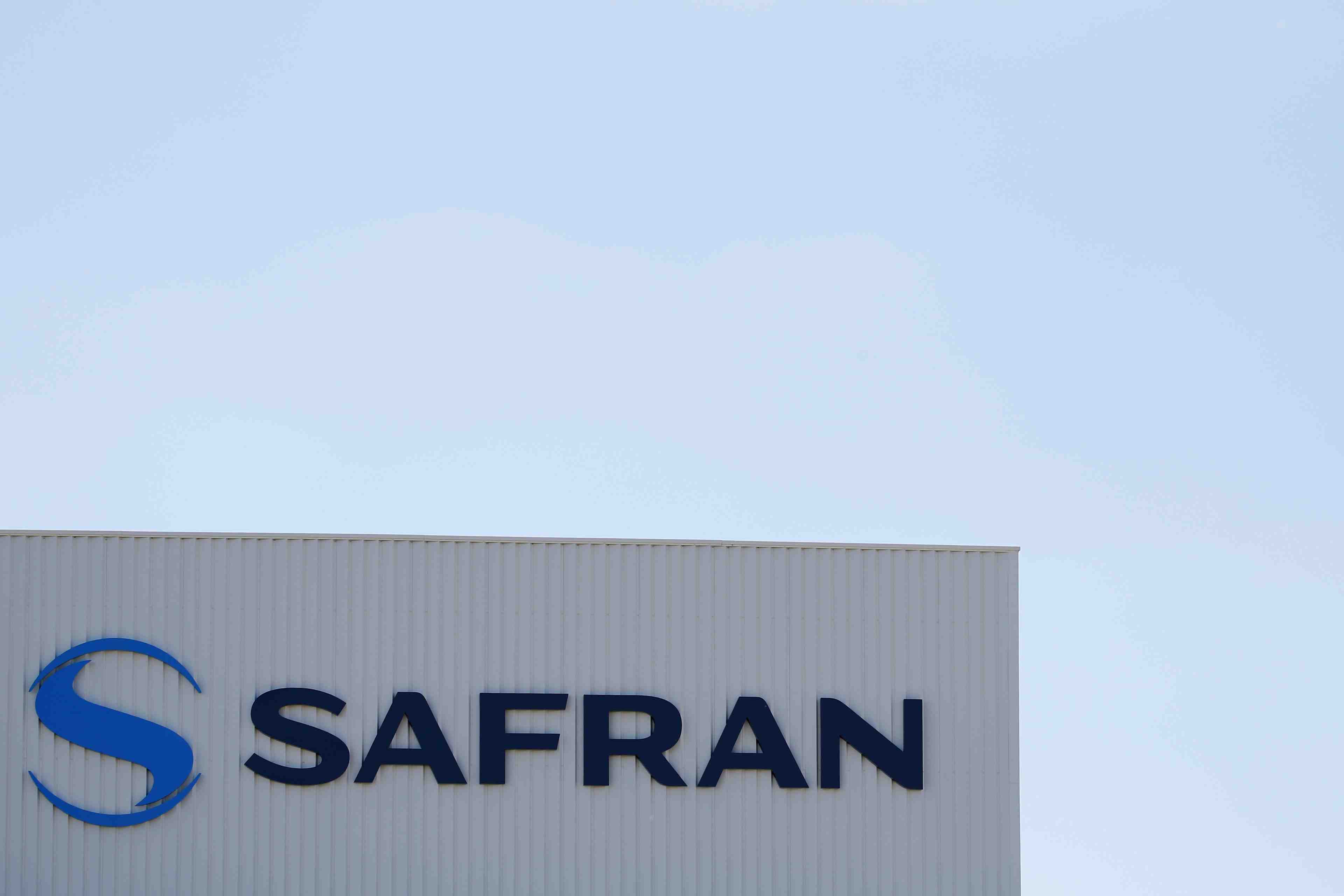 Safran constate un debut de retablissement, maintient ses previsions