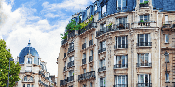 Au deuxième trimestre, la hausse des prix dans l'immobilier ancien a uniquement été portée par les maisons, dont le prix a progressé de 0,9% sur un an, tandis que celui des appartements n'a pas bougé.