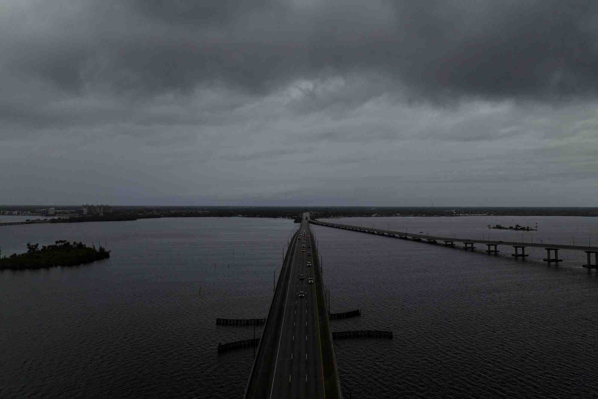 L'ouragan milton approche de fort myers, en floride