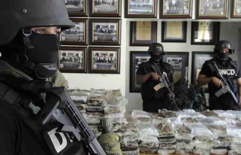Deux pilotes suspectes de trafic de drogue fuient saint-domingue