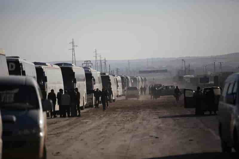 Reprise de l'evacuation de civils et de rebelles a homs