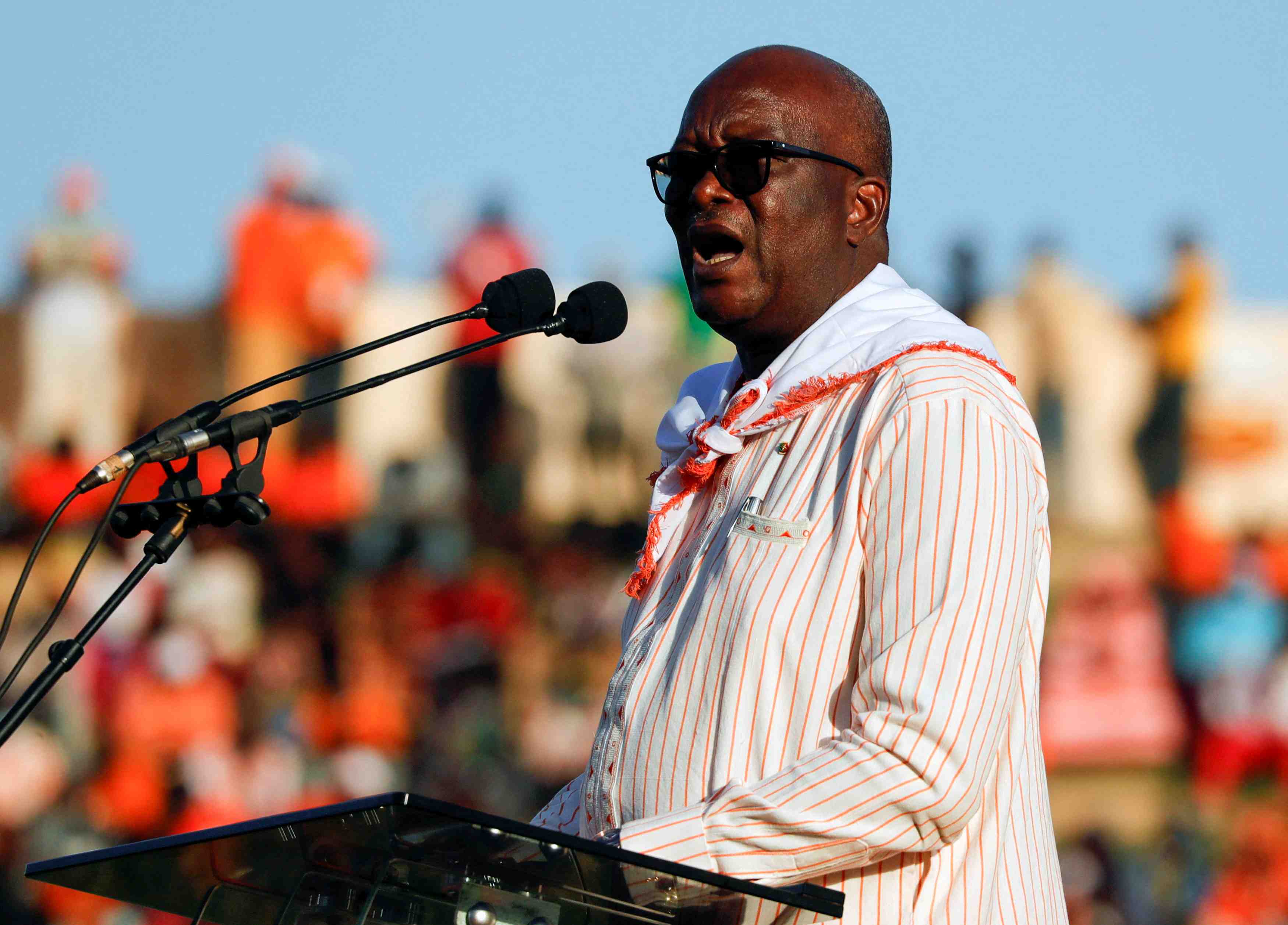 Le president du burkina faso detenu par des soldats mutins, selon des sources