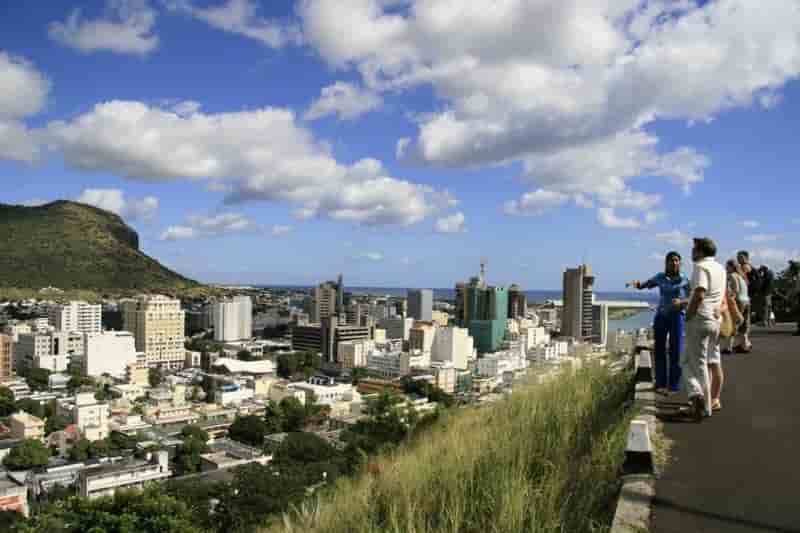Tirs contre l'ambassade de france a l'ile maurice