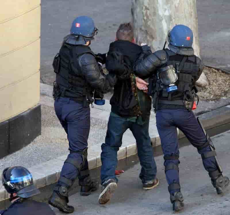 Francois fillon propose de fixer la majorite penale a 16 ans