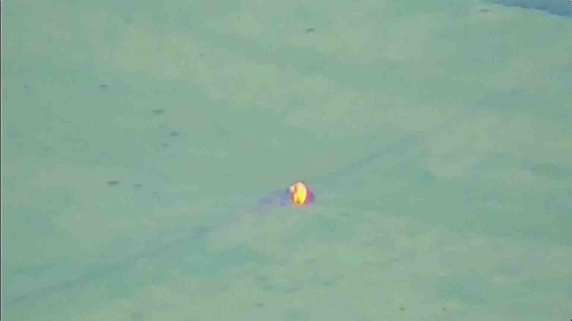 Une video prise par un drone montre une explosion dans une zone non-identifiee