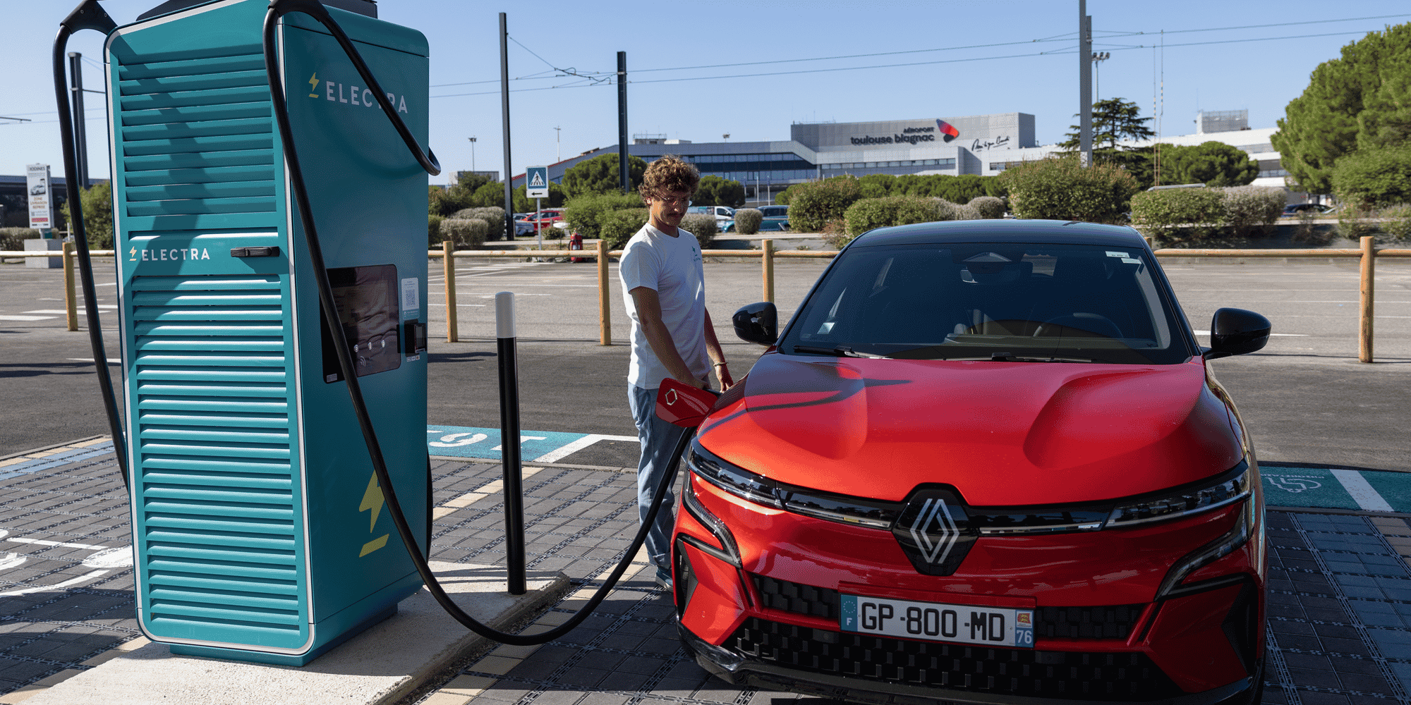 L'aéroport Toulouse-Blagnac devient le premier en France équipé d'une station de recharge électrique ultra-rapide.