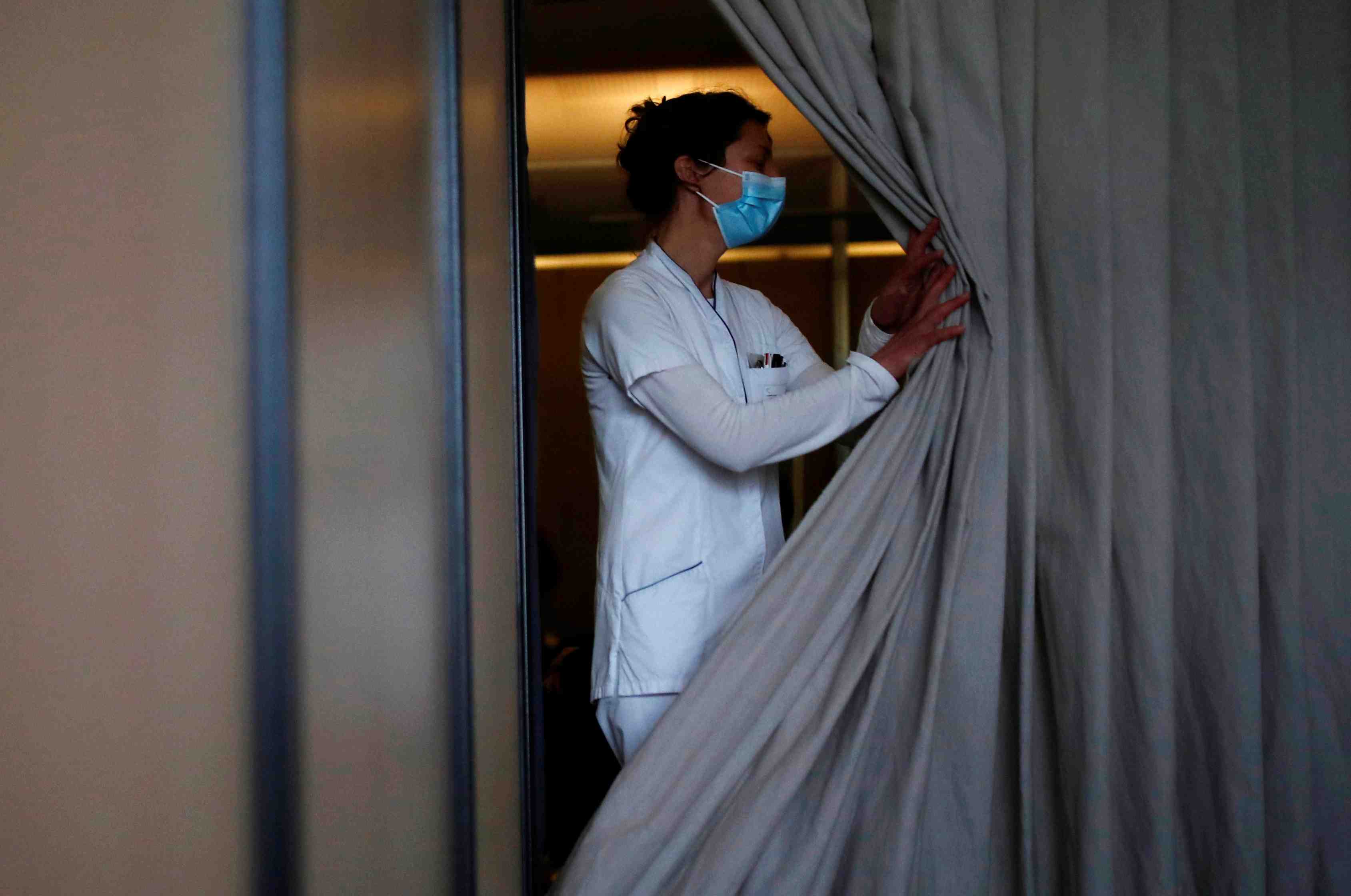 La france annonce que 4.353 patients sont en reanimation en raison du covid-19, en hausse de 66