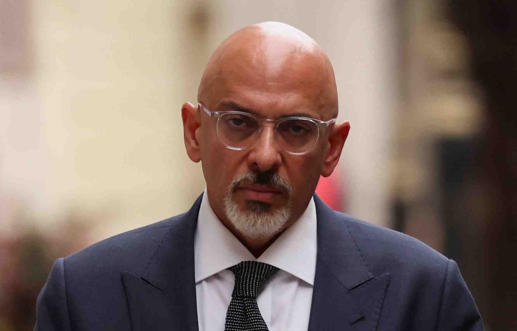 Le nouveau ministre des finances appelle johnson a demissionner